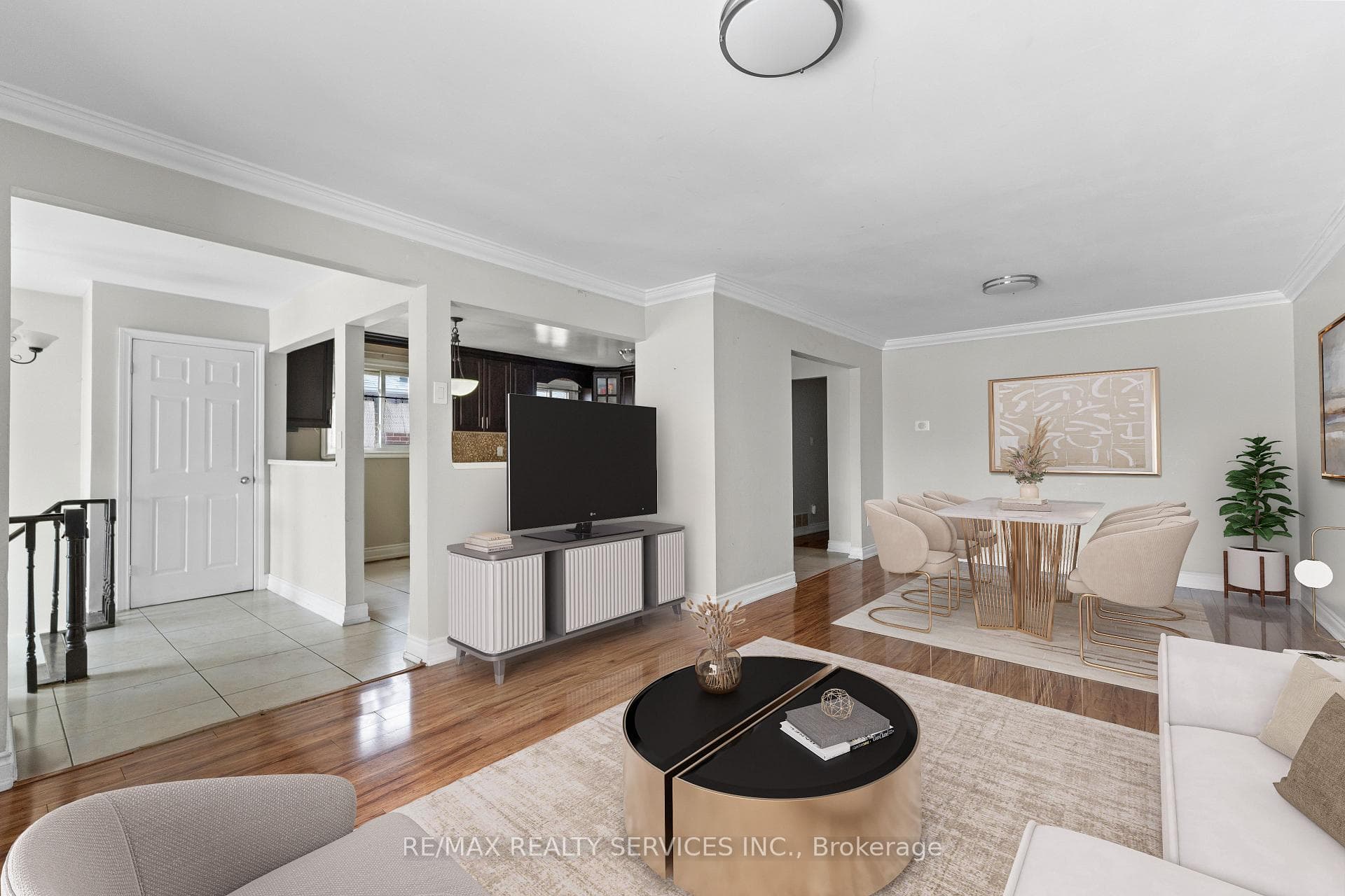 10 Royal Salisbury Way photo 3