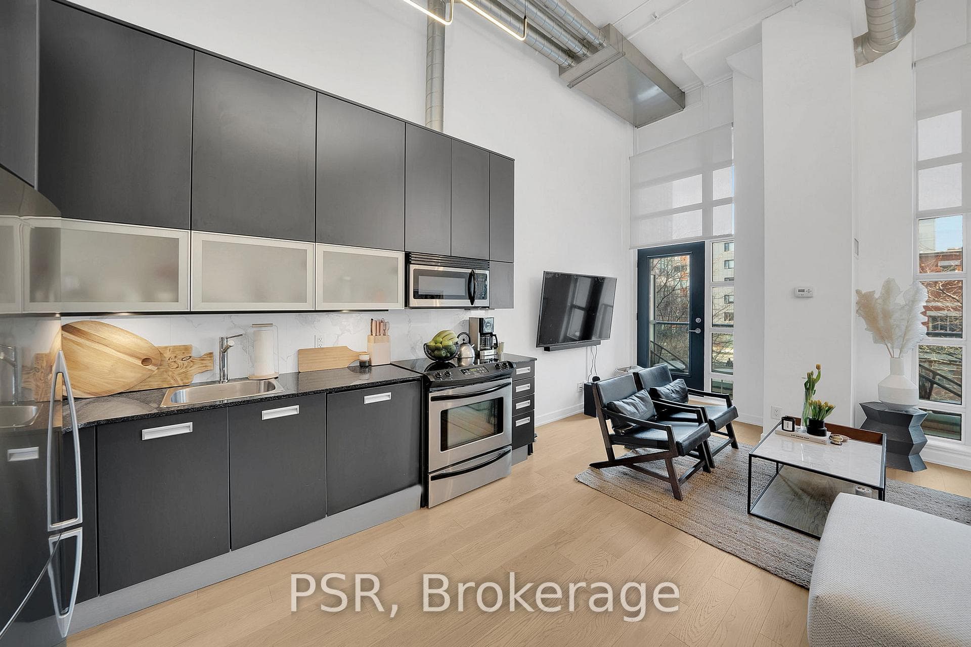 380 Macpherson Avenue Unit 216 photo 14