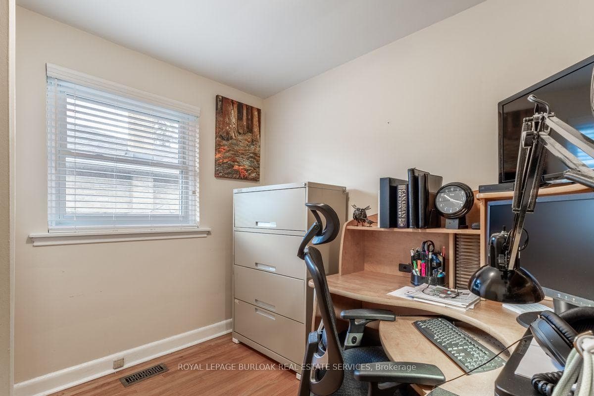 2326 Redfern Road photo 13