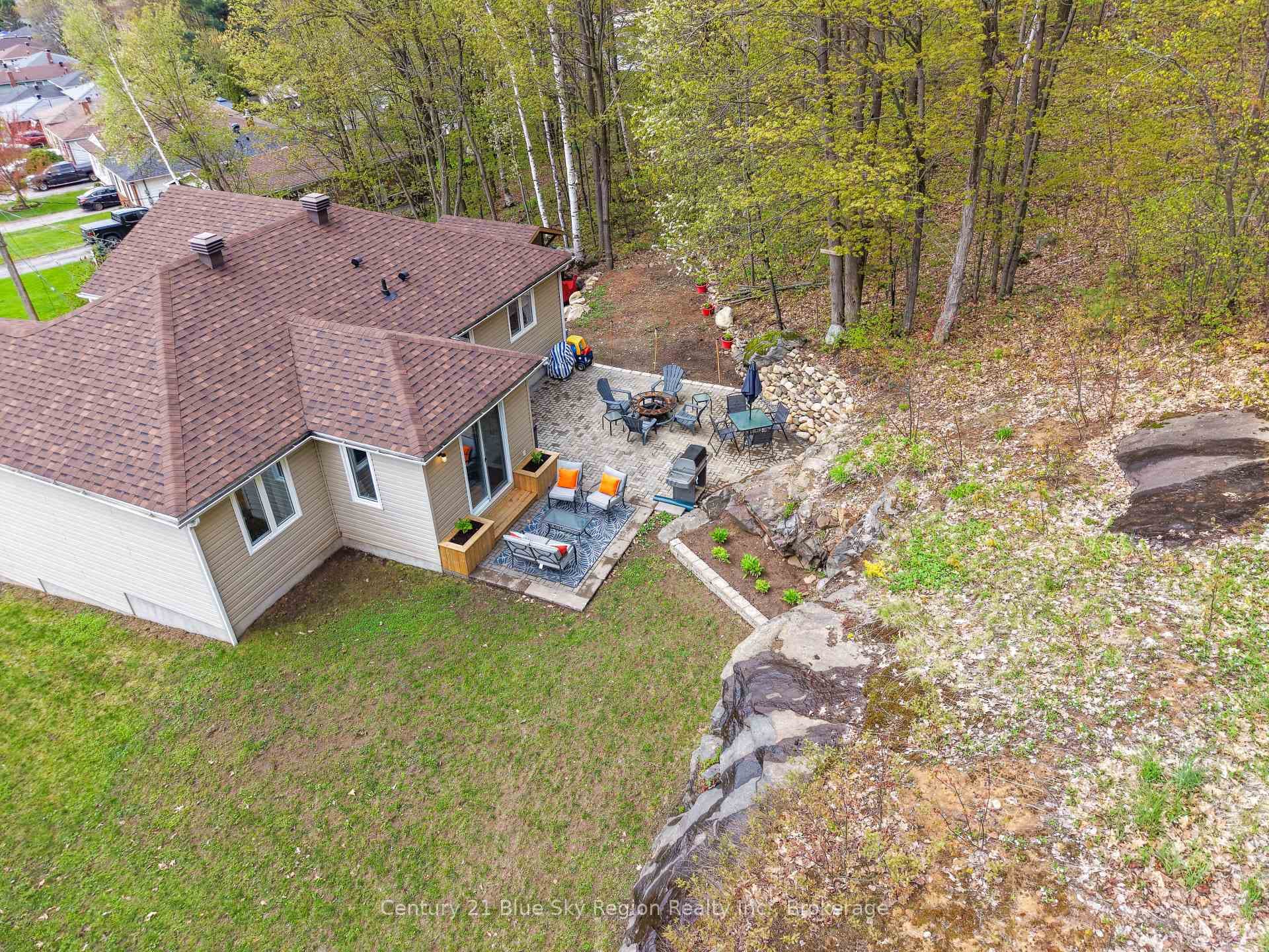 65 BELLEVIEW Crescent photo 36