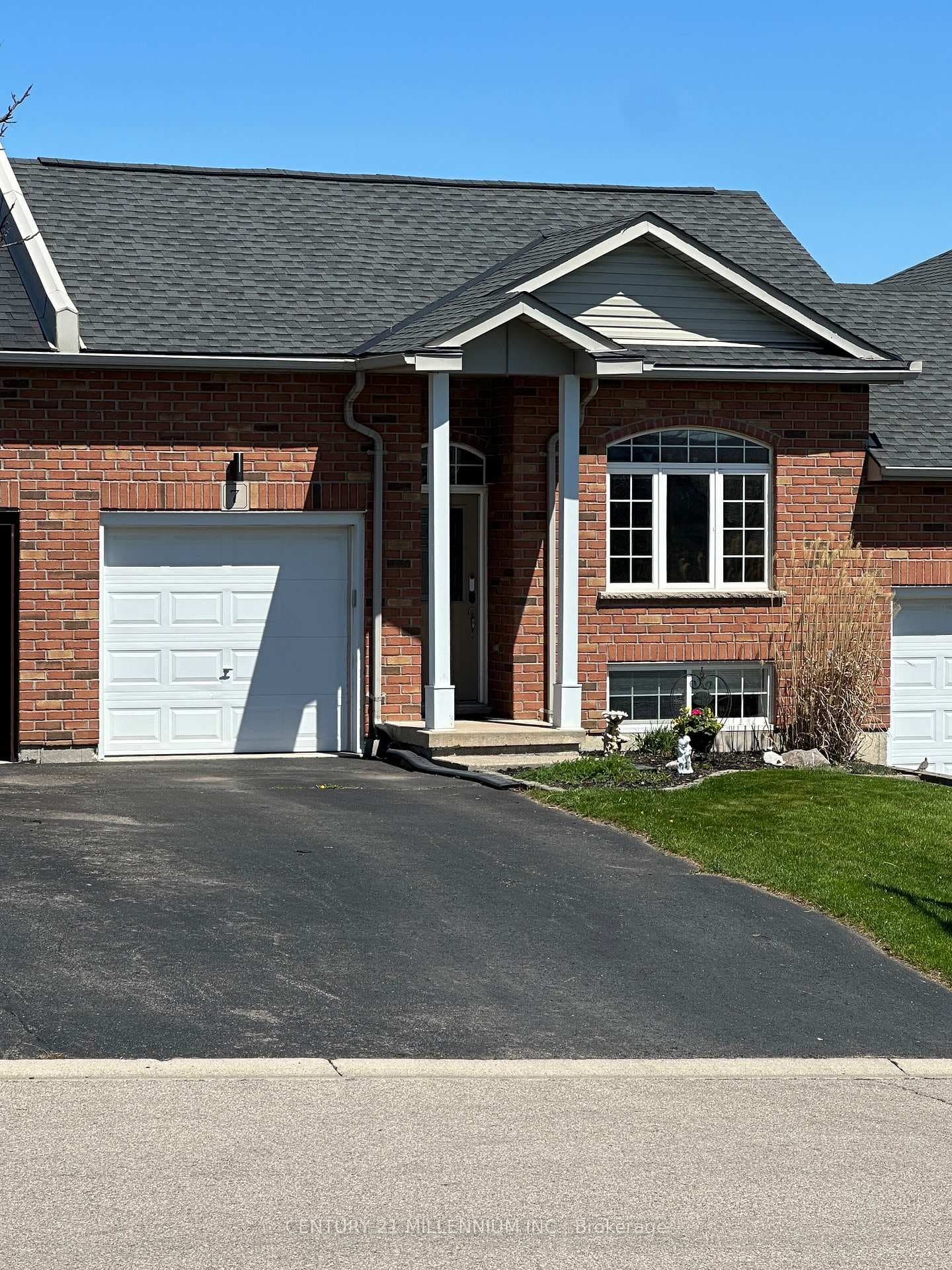 7 Millcroft Drive photo 2