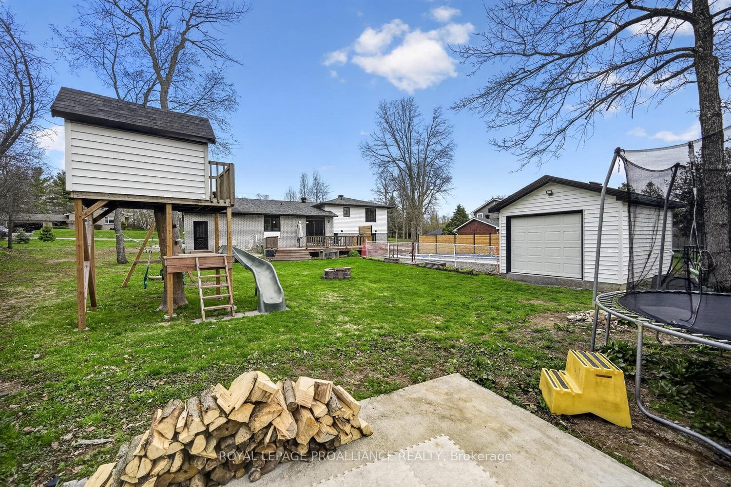 9 Willow Drive photo 35