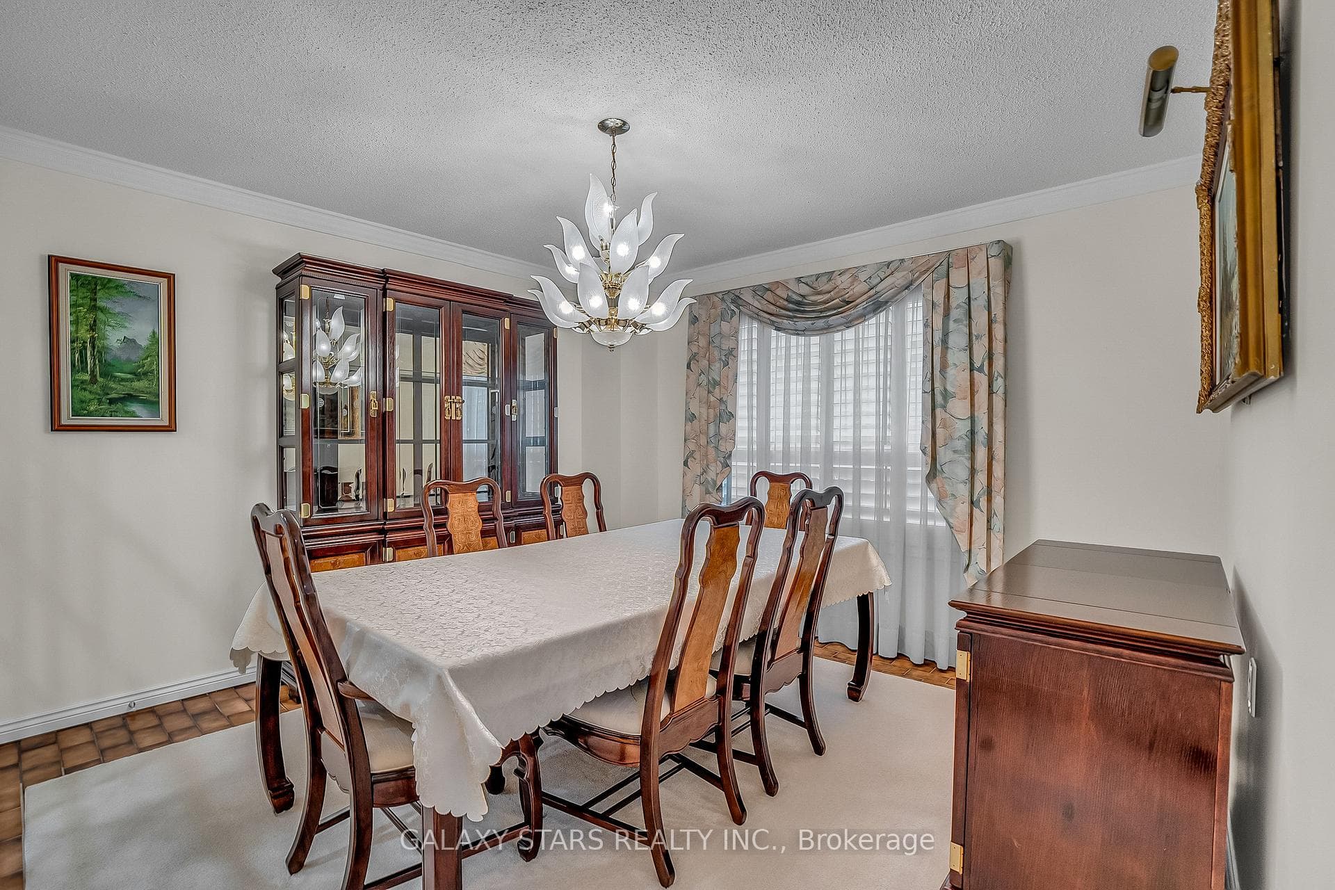 642 Sheppard Avenue photo 11