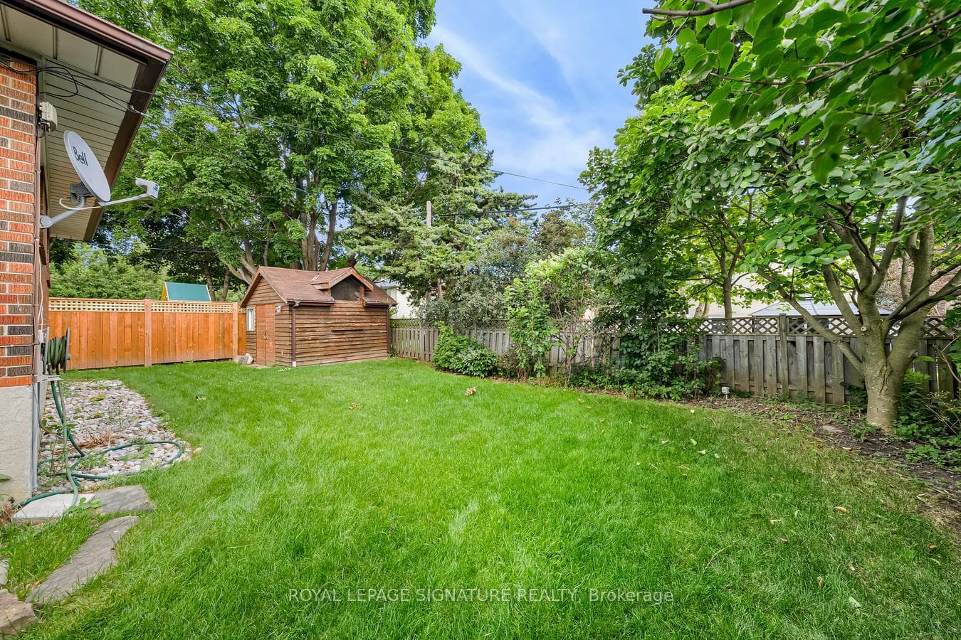 21 Broadlands Boulevard photo 37