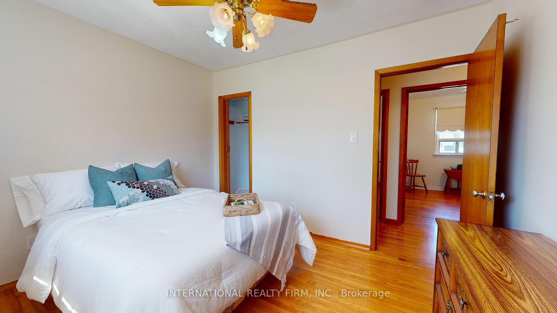 9 Vipond Road photo 15