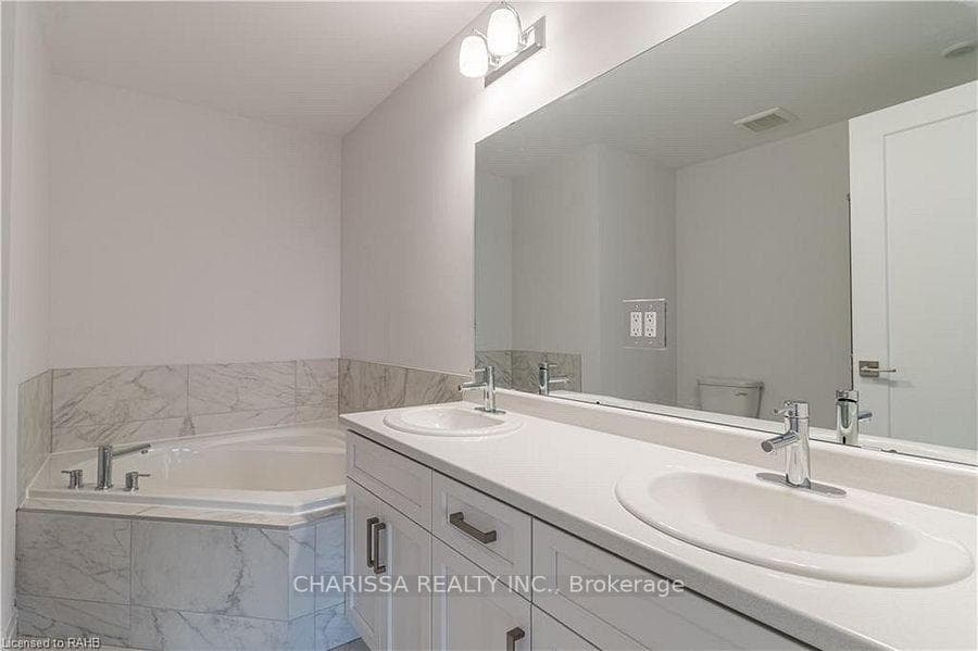30 Greenwich Avenue photo 9