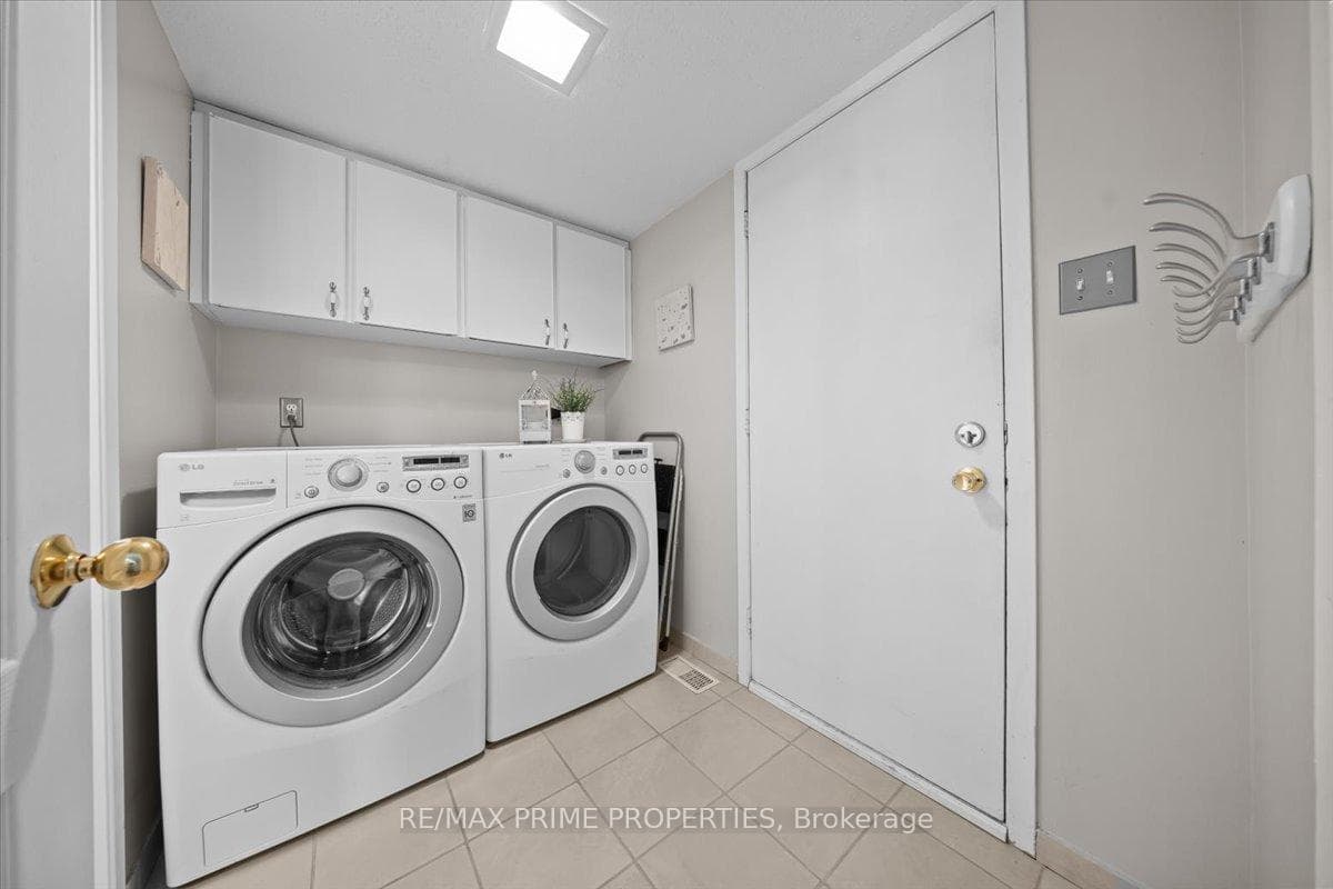 Mud room. laundry room