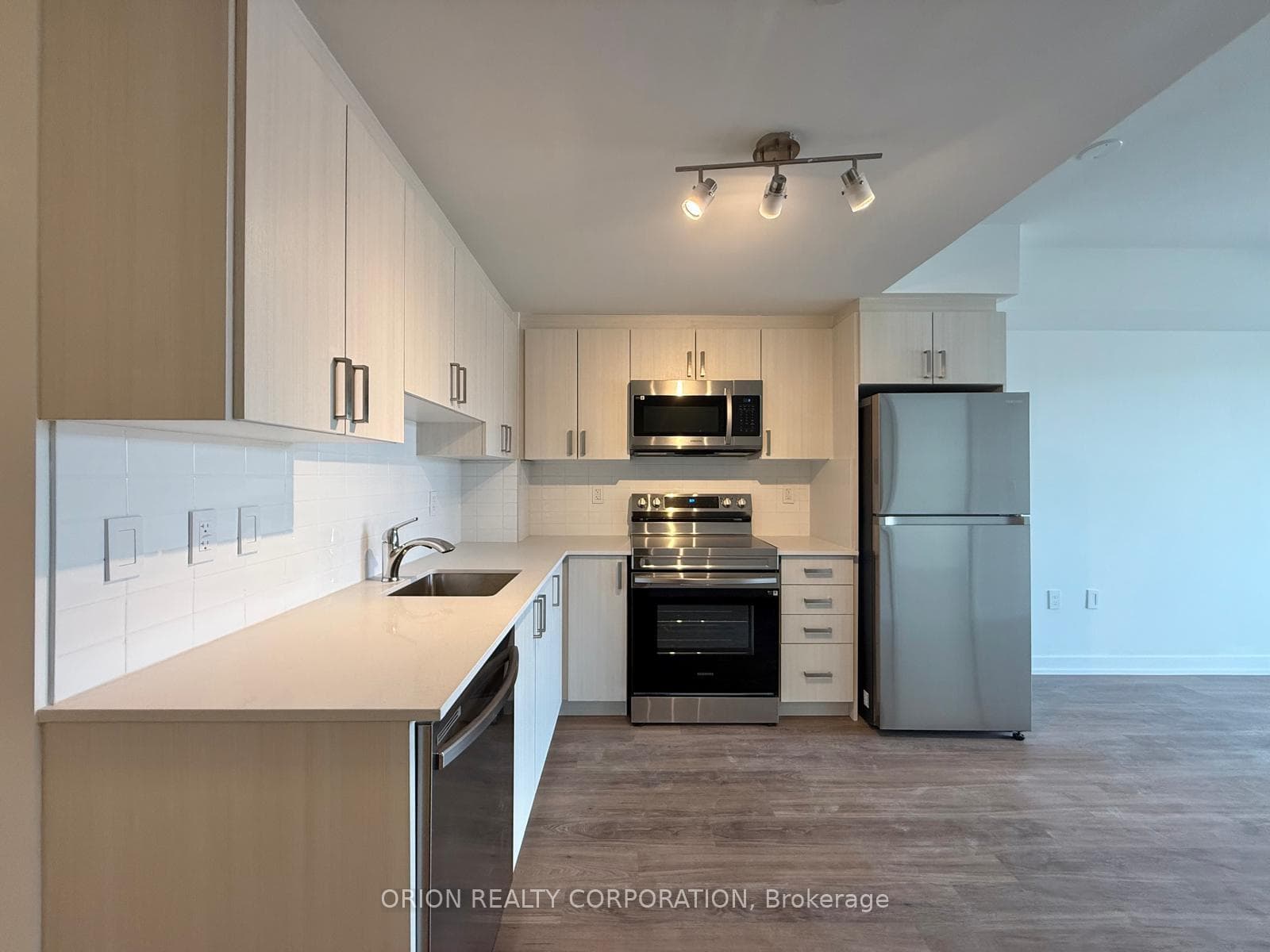 556 Marlee Avenue Unit 219 photo 10