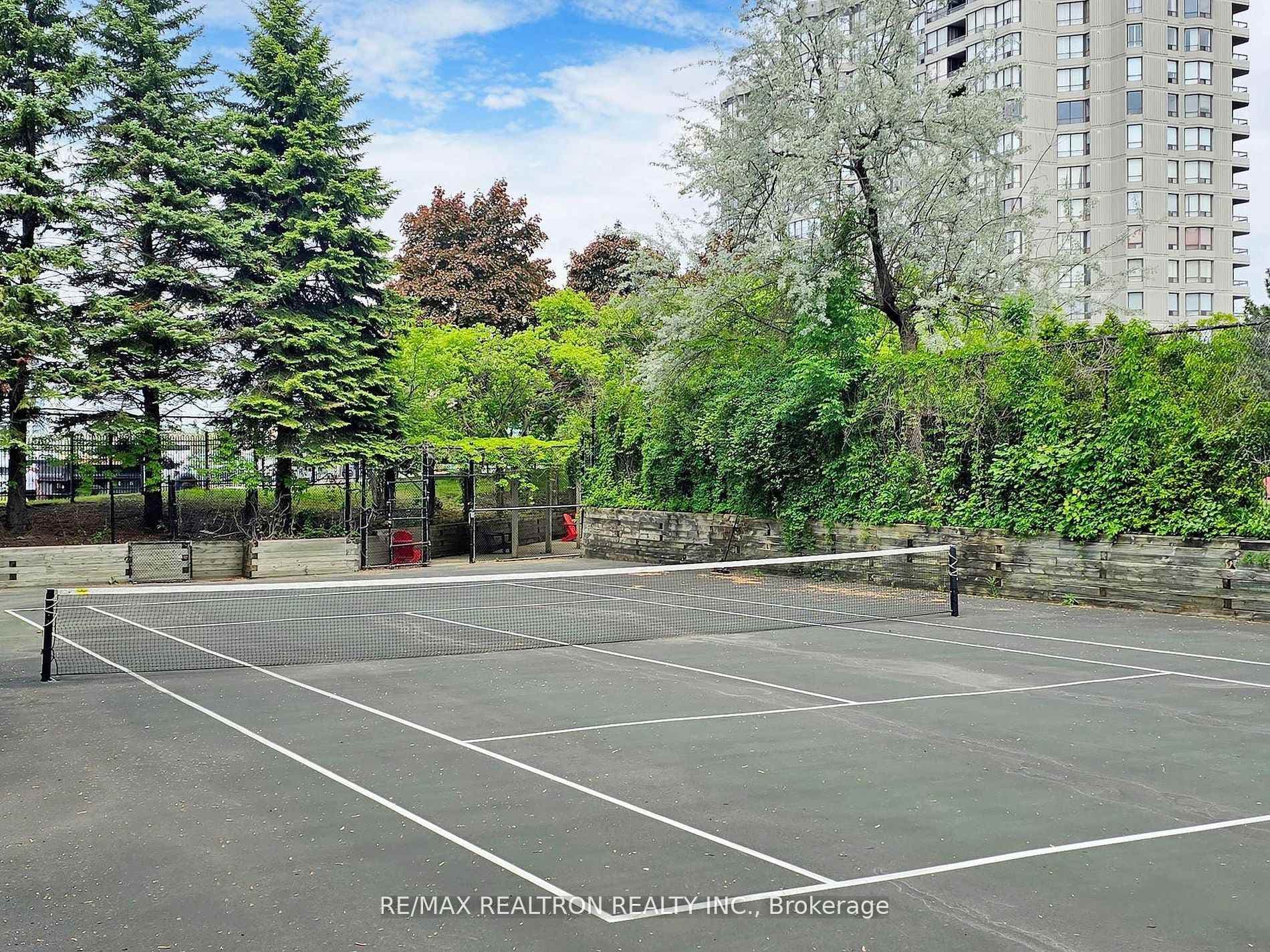 7440 Bathurst Street Unit 1108 photo 14