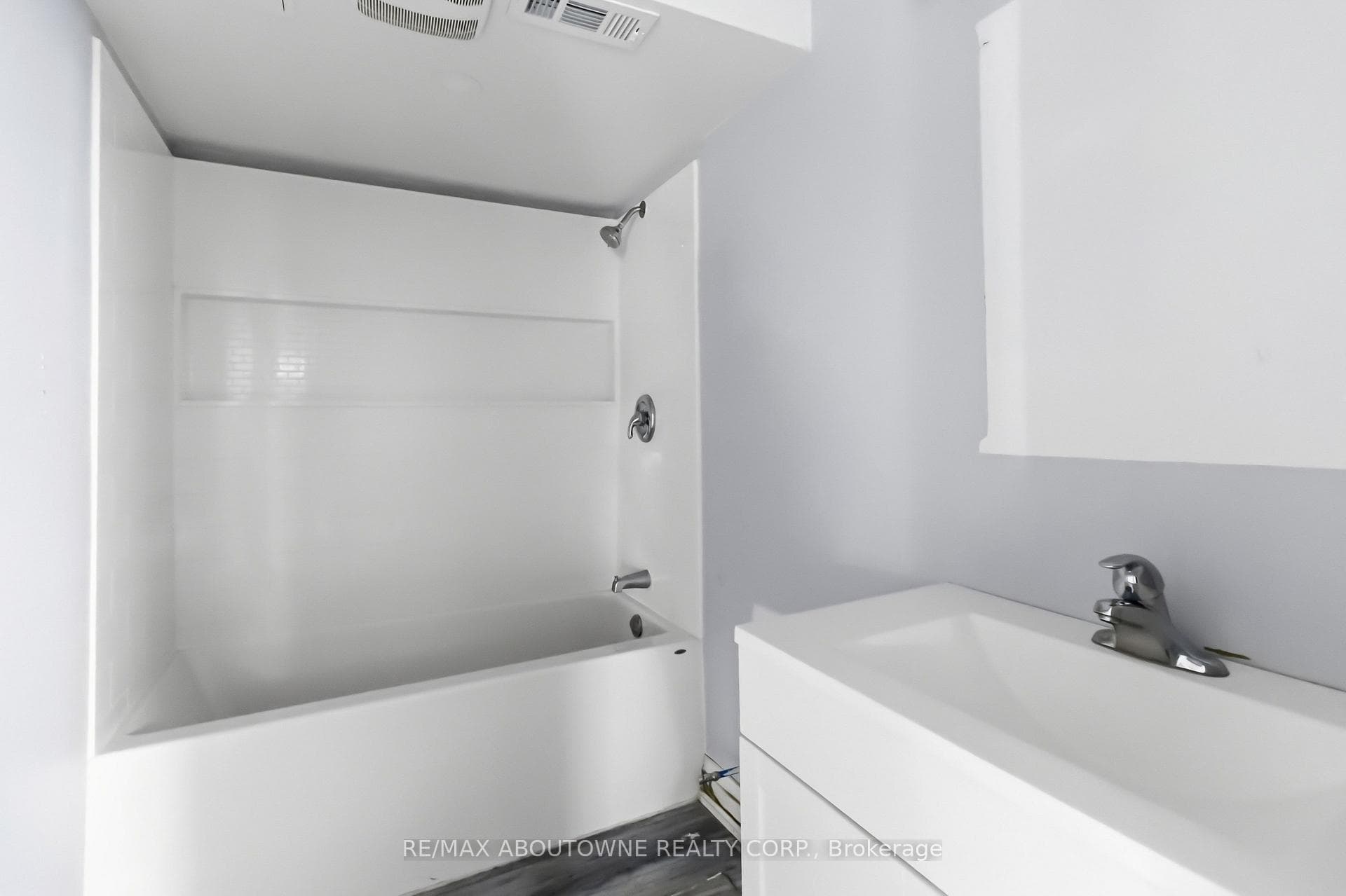 930 Lancaster Boulevard photo 36
