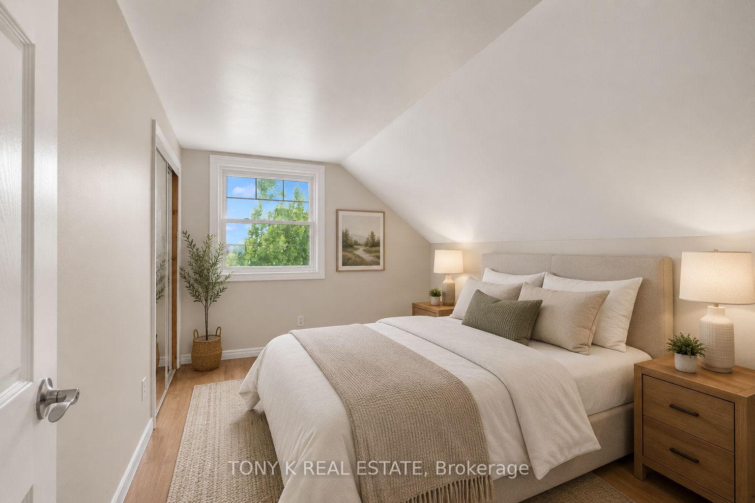 420 Waverly Street photo 9