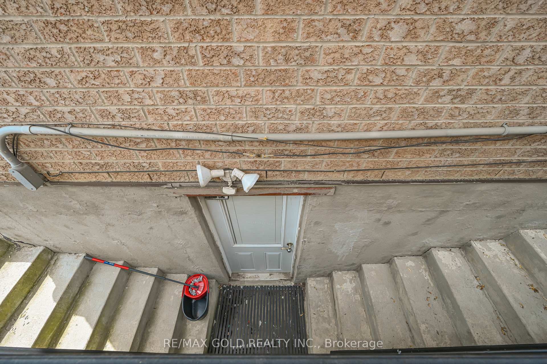 6 Small Court photo 35