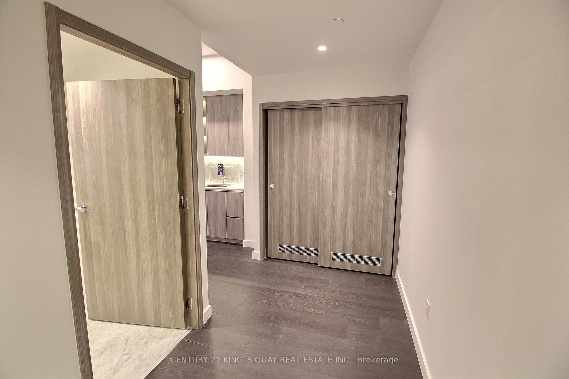 85 Mcmahon Drive Unit 211 photo 2