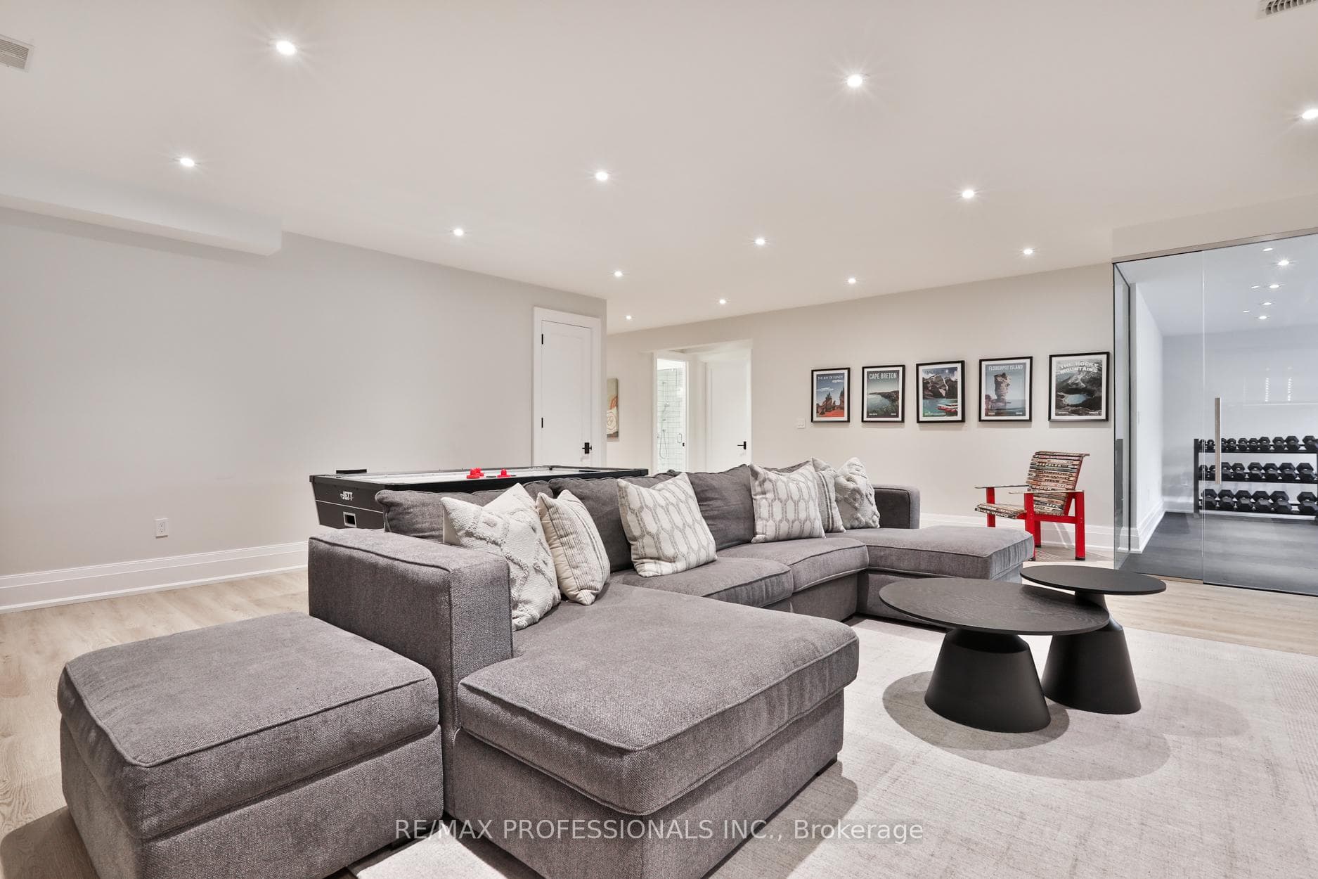 51 Saybrook Avenue photo 43