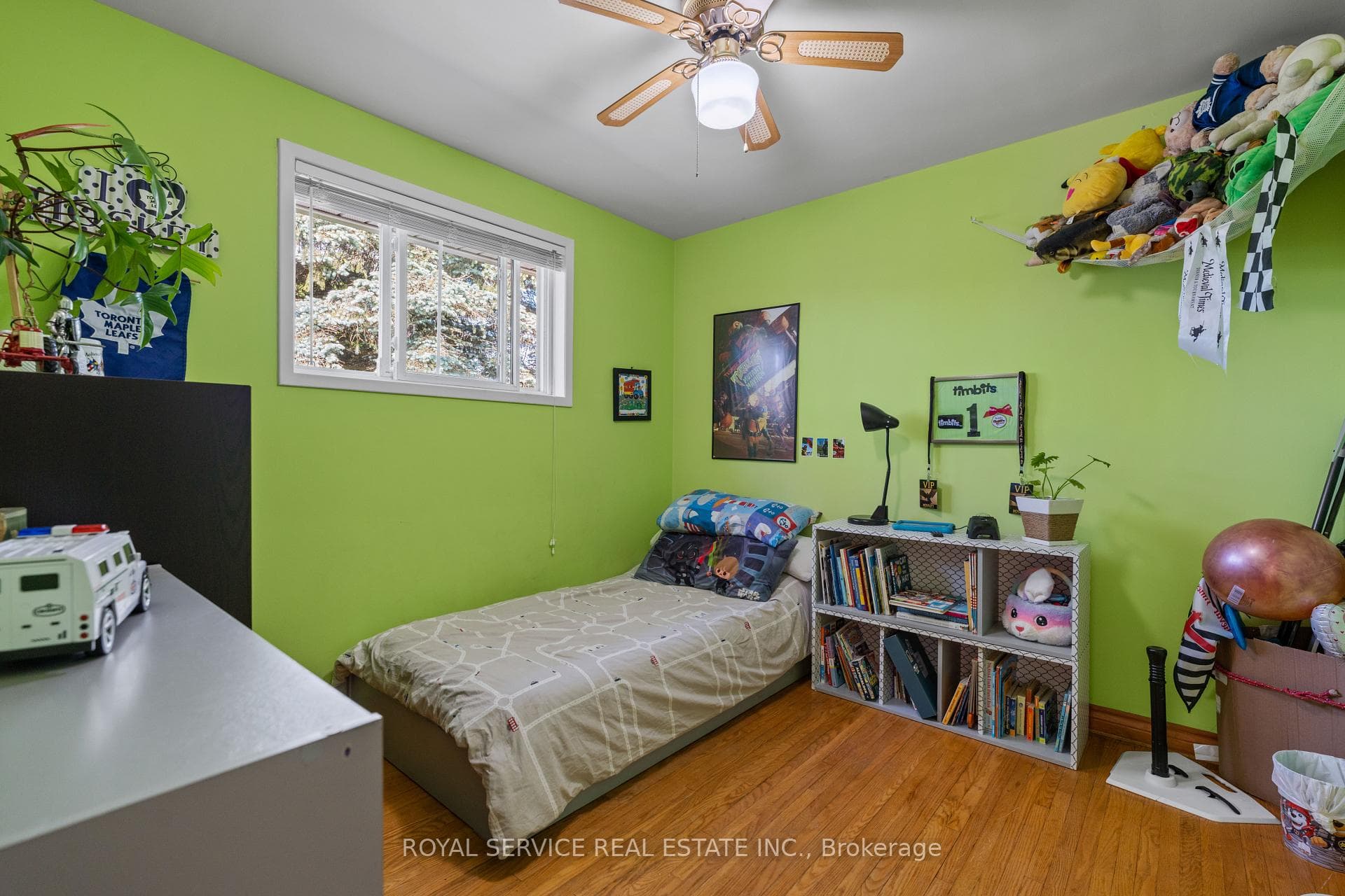 664 Hayden Crescent photo 19
