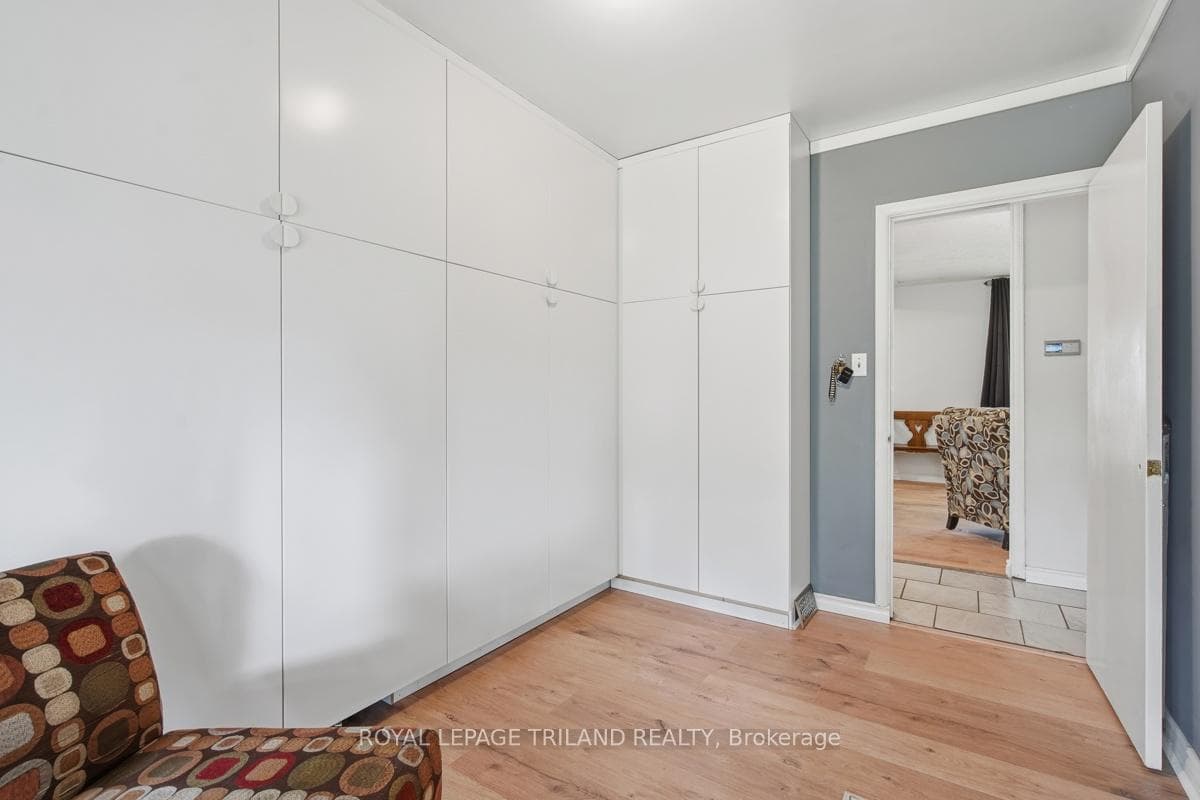 Loads of storage with these built in cabinets