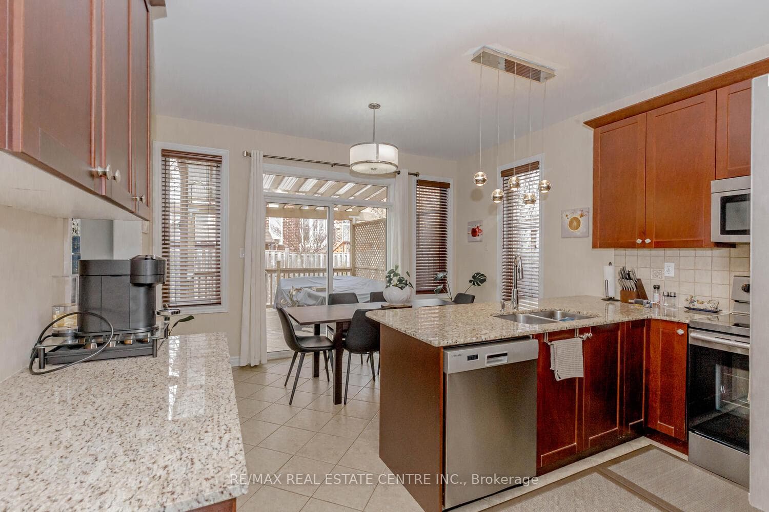 31 Amaranth Crescent photo 18
