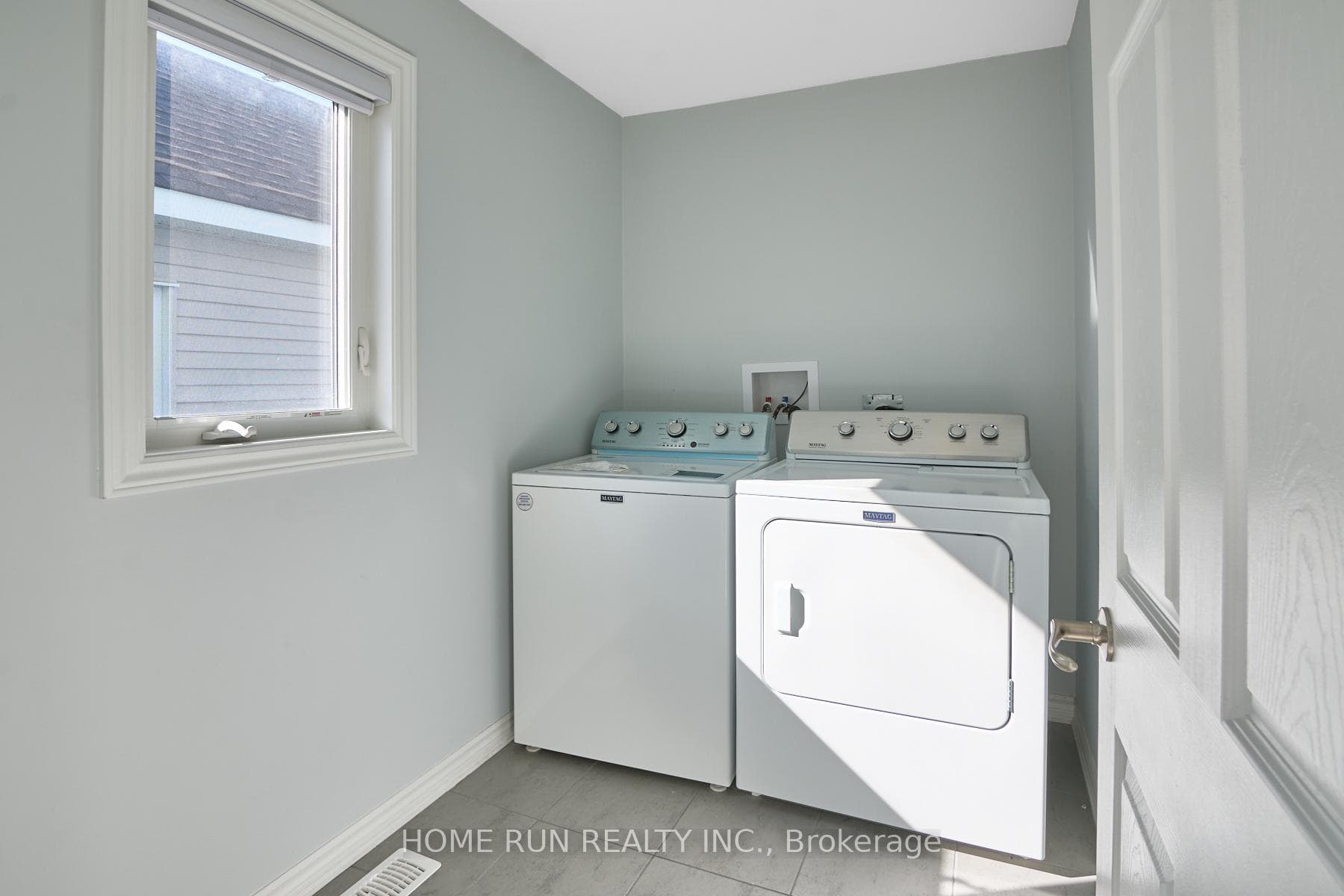 761 DERREEN Avenue photo 35