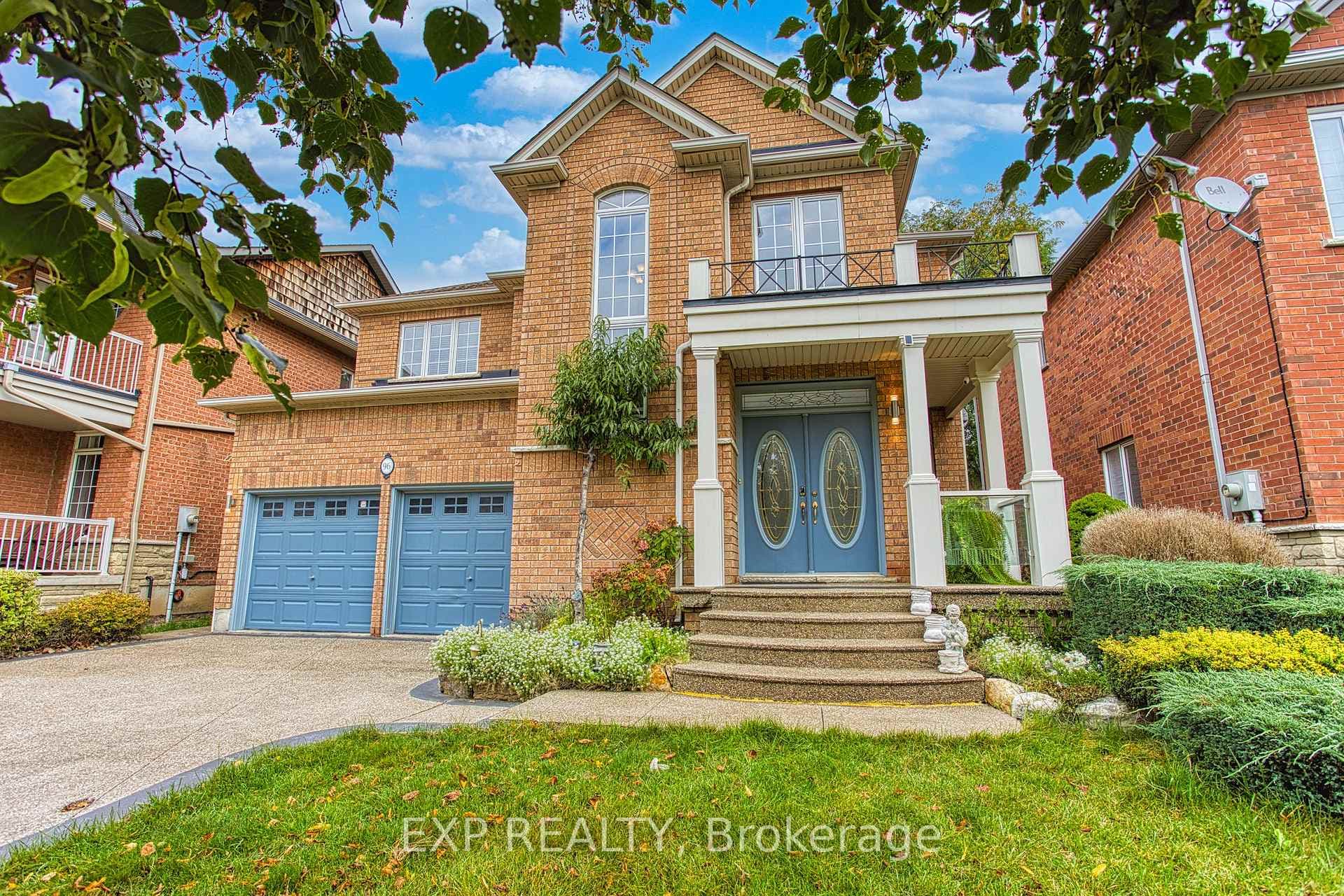 96 Glenmeadow Crescent photo 2