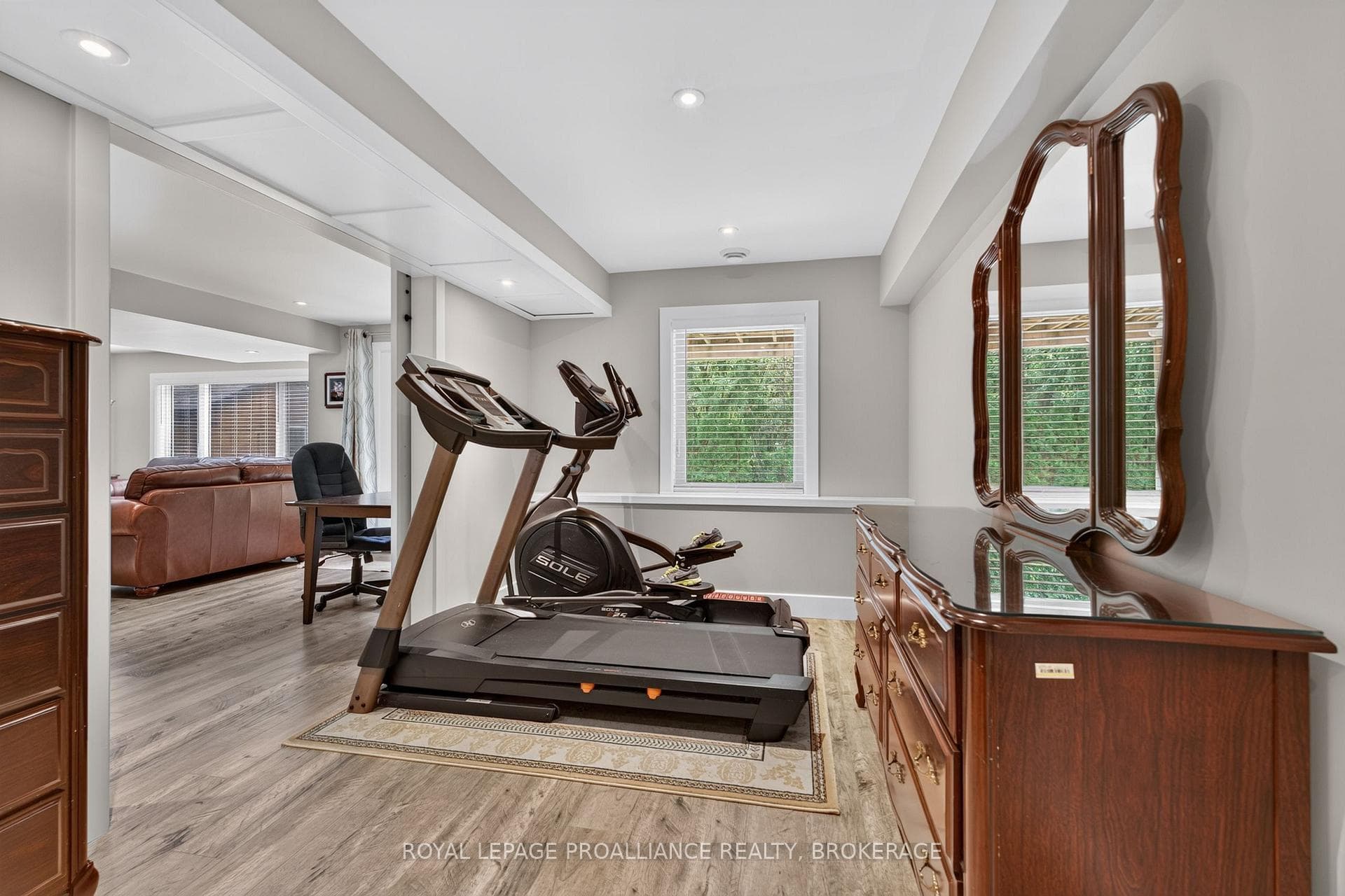589 FIELDSTONE Drive photo 33