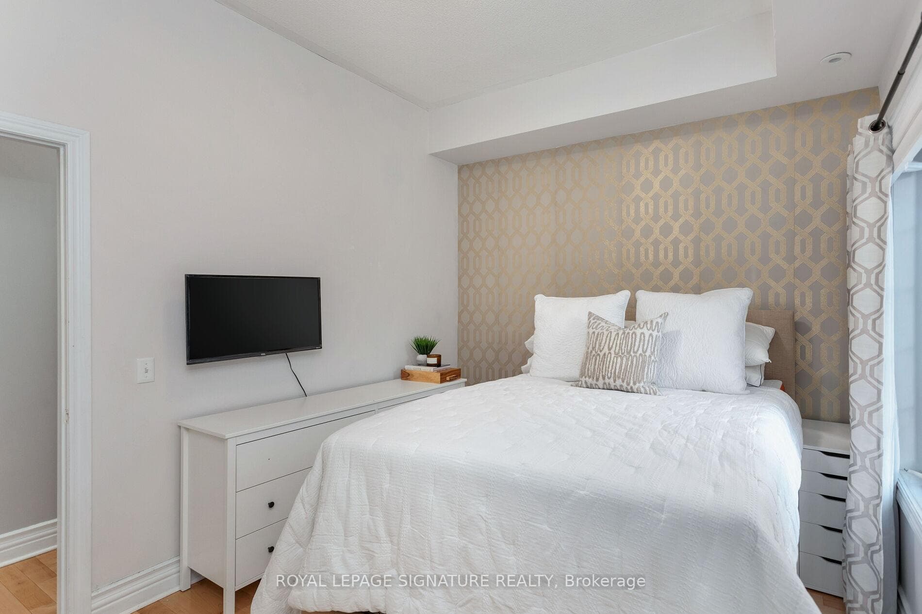 539 Jarvis Street Unit M8 photo 17