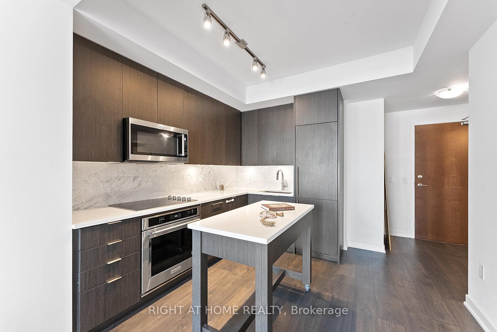 38 Iannuzzi Street Unit 1013 photo 17