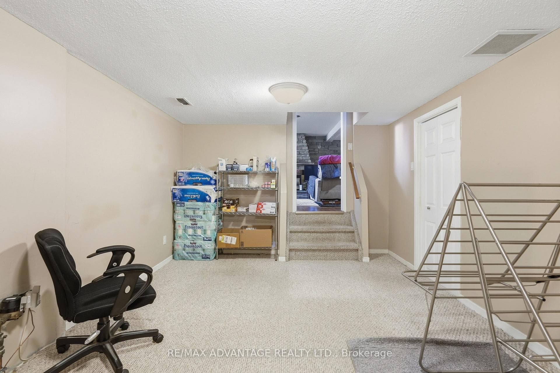 120 Champlain Crescent photo 33