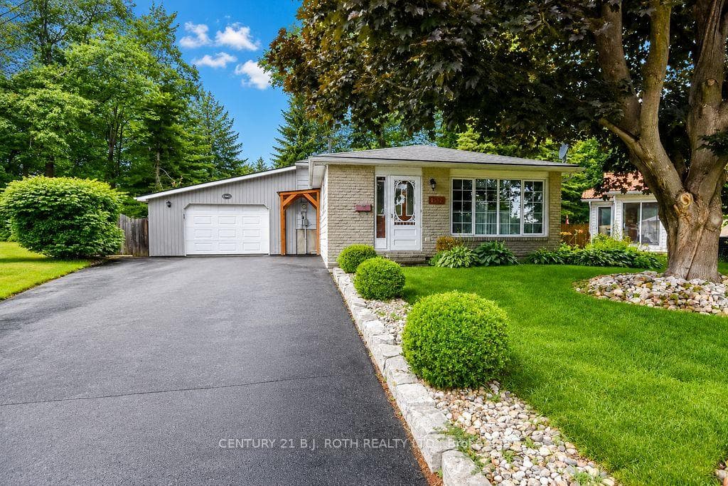 1037 Glen Eagles Crescent photo 1
