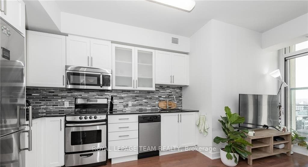40 Nepean Street Unit 2502 photo 12