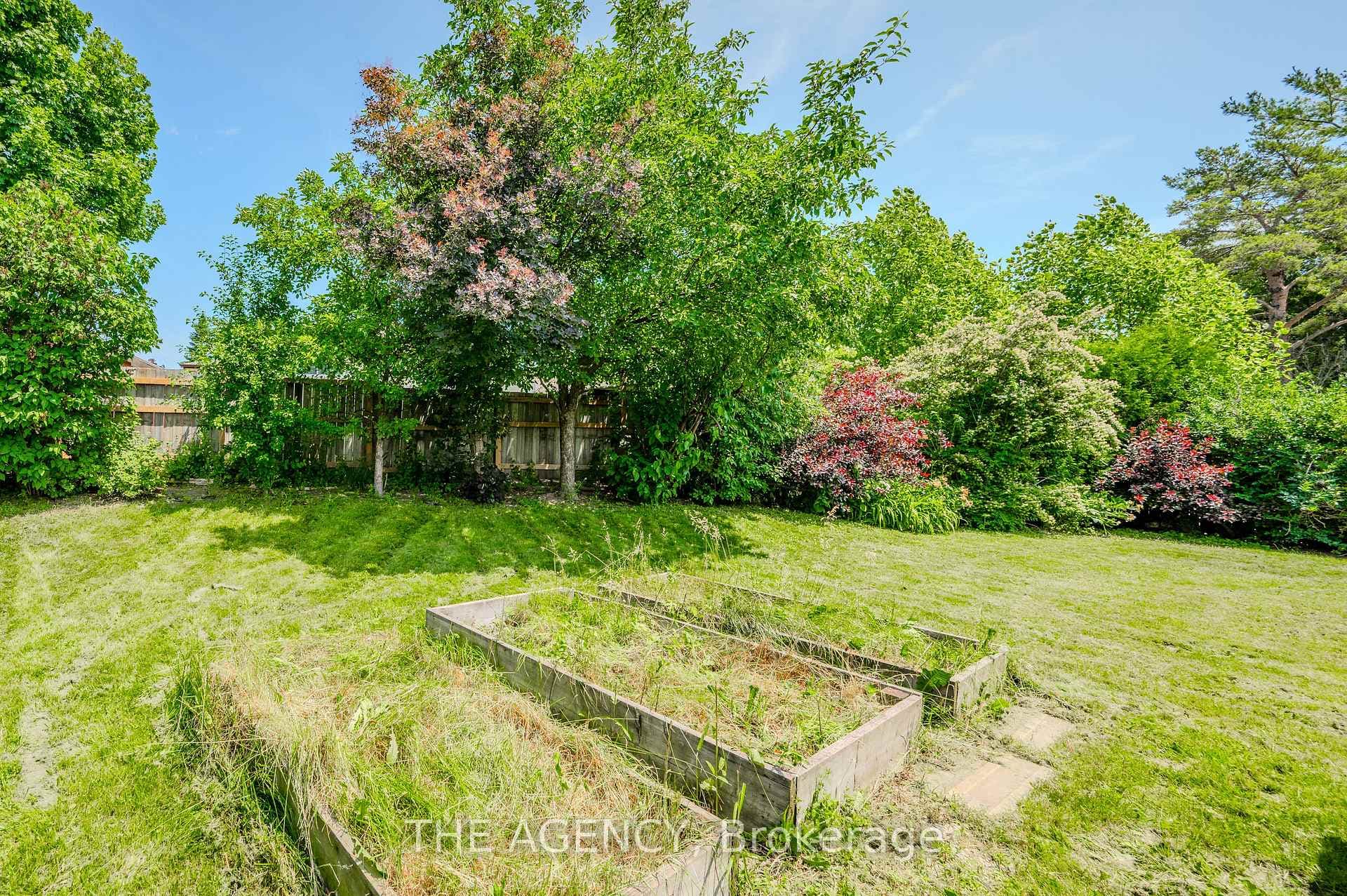 22 Brookside Crescent photo 40