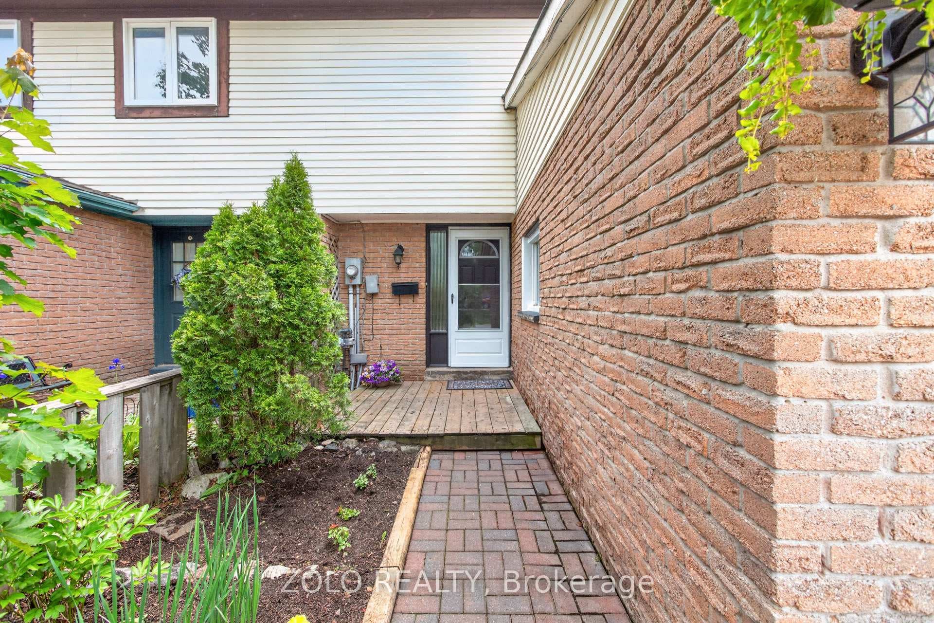 18 Karen Court photo 2