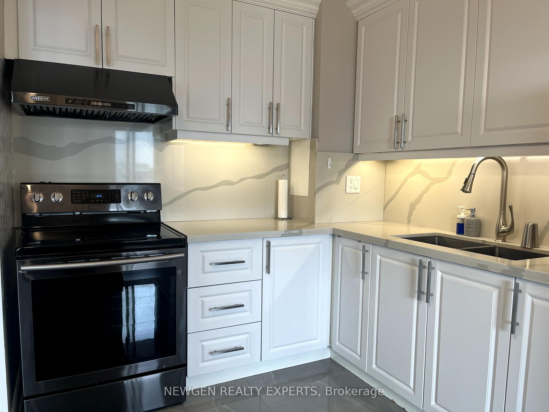 10 Sunny Glenway Unit 612 photo 15
