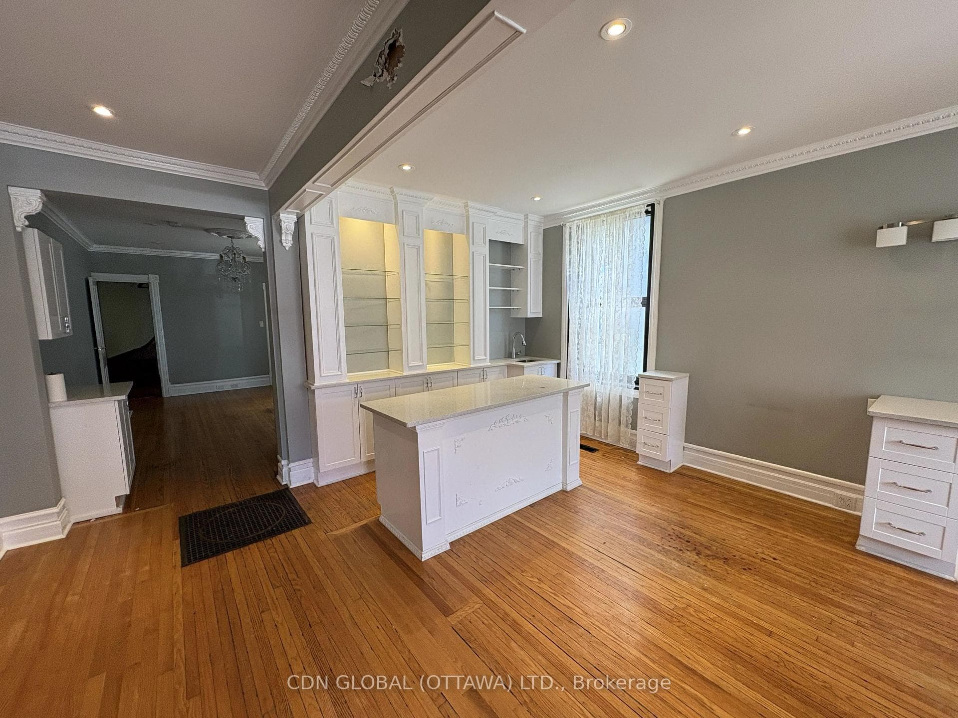 636 Somerset Street photo 5