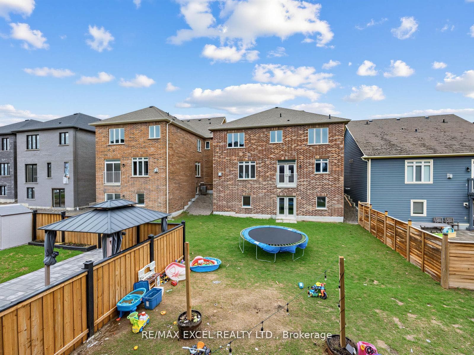 1454 Stovell Crescent photo 27
