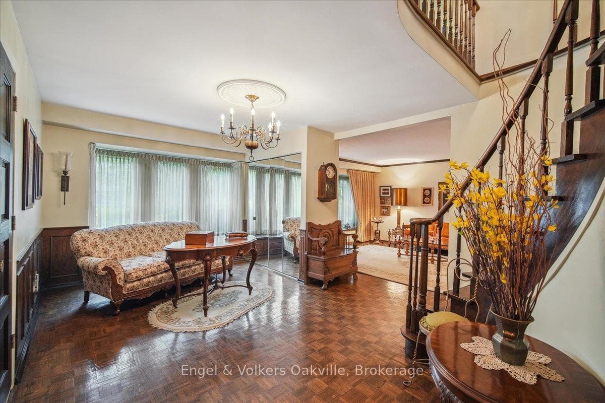 Spacious Foyer