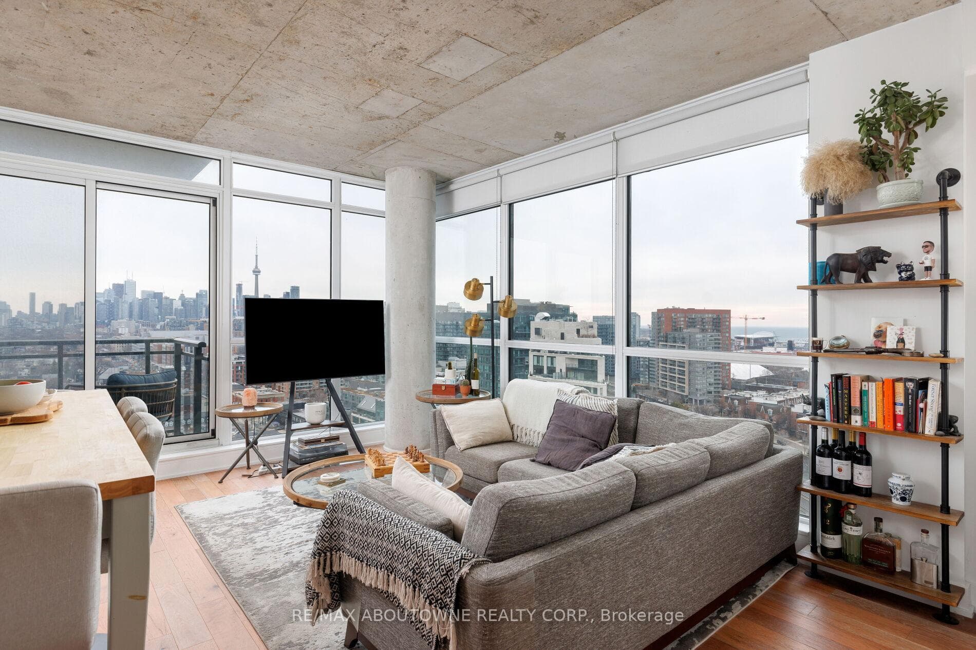 20 Minowan Miikan Lane Unit 1804 photo 8