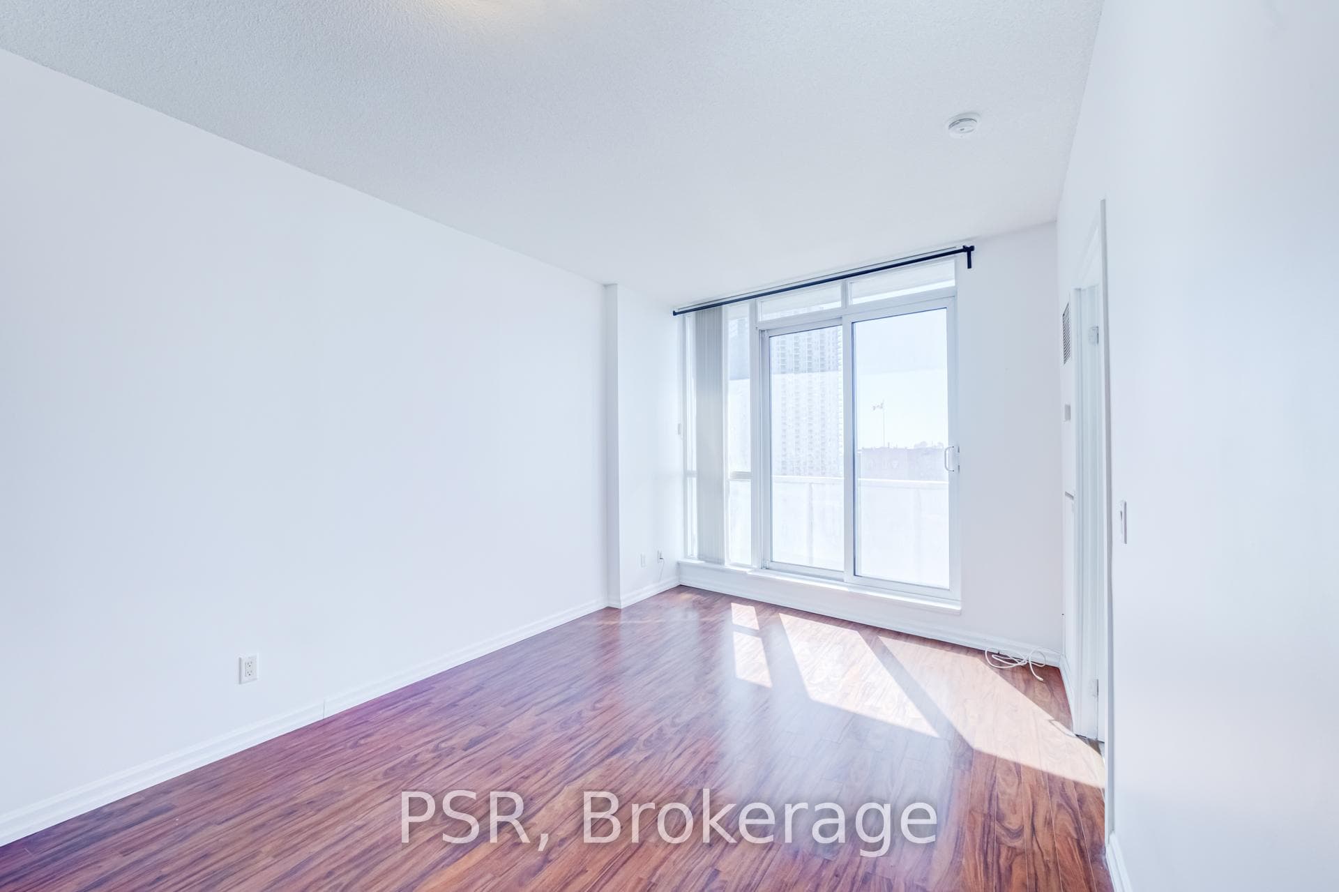 218 Queens Quay Unit 1506 photo 11