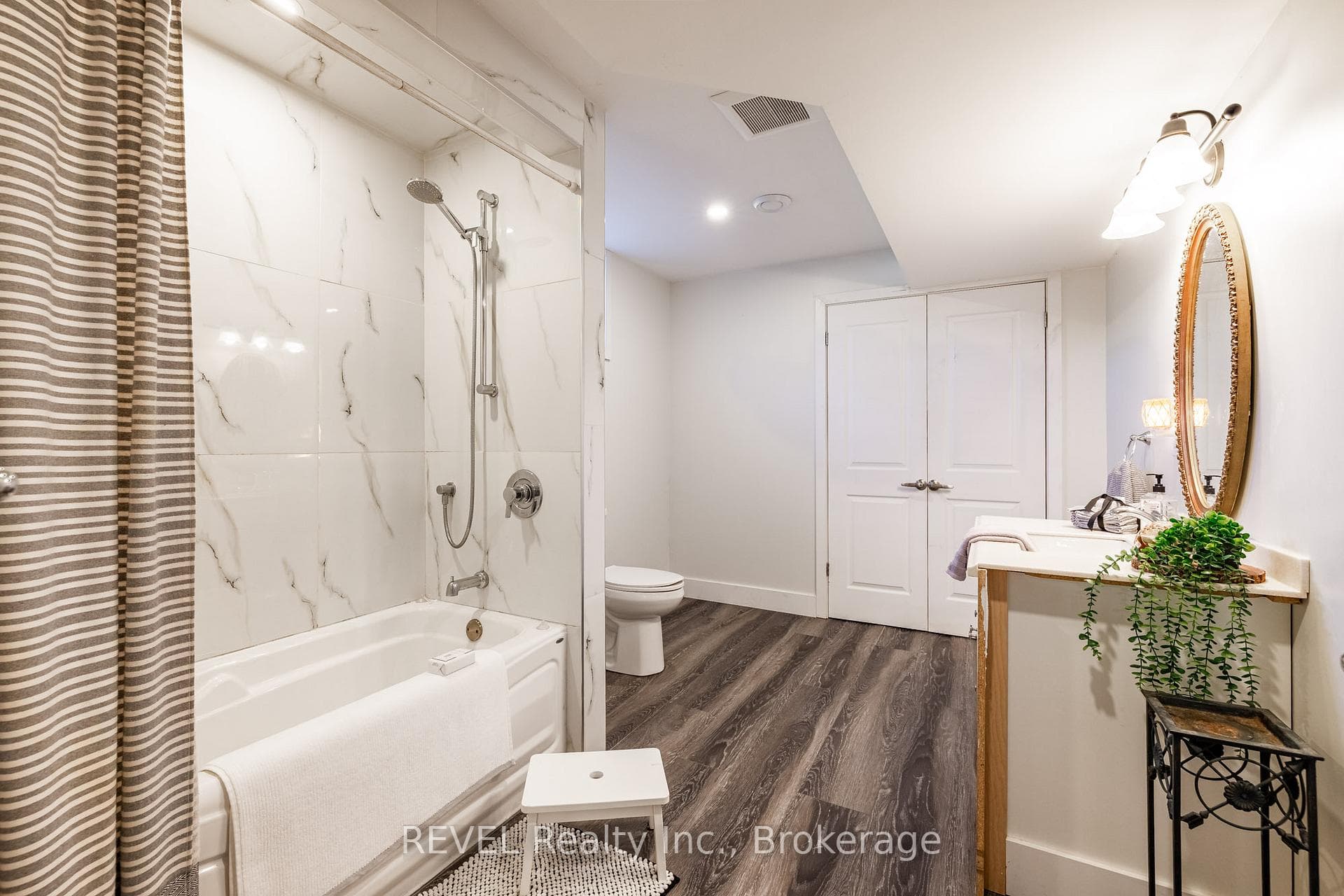 4 piece bathroom and laundry closet with hook up