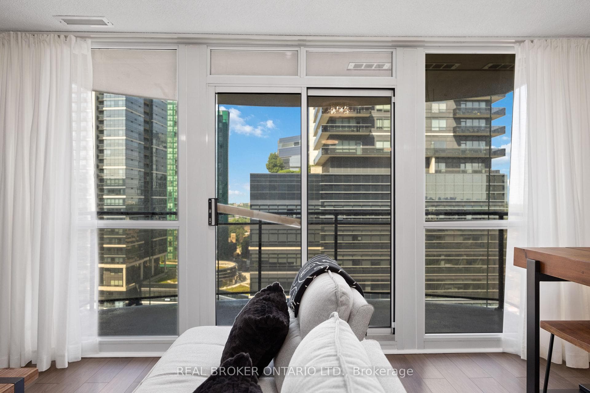 33 Sheppard Avenue Unit 2205 photo 5