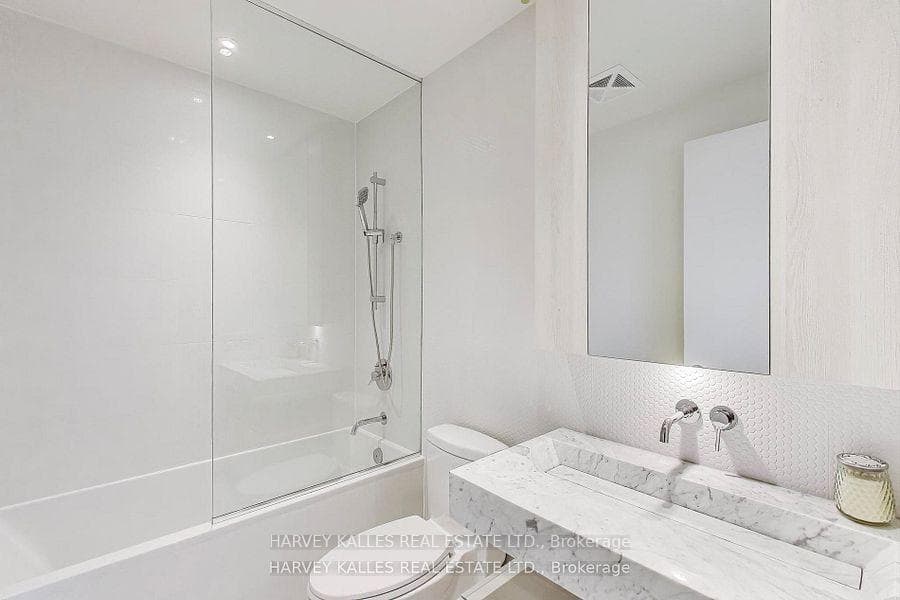 11 Yorkville Avenue Unit 2405 photo 24