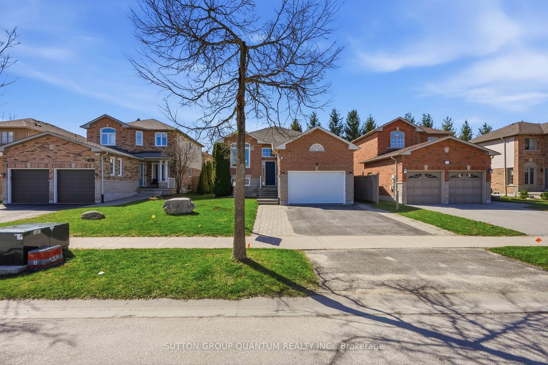 19 LESLIE Avenue photo 3