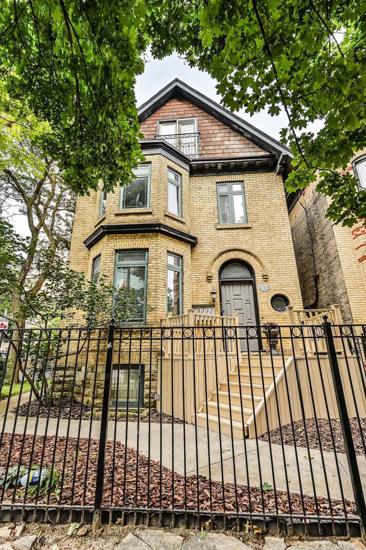 STUNNING CHARACTER HOME. & PRIDE OF OWNERSHIP