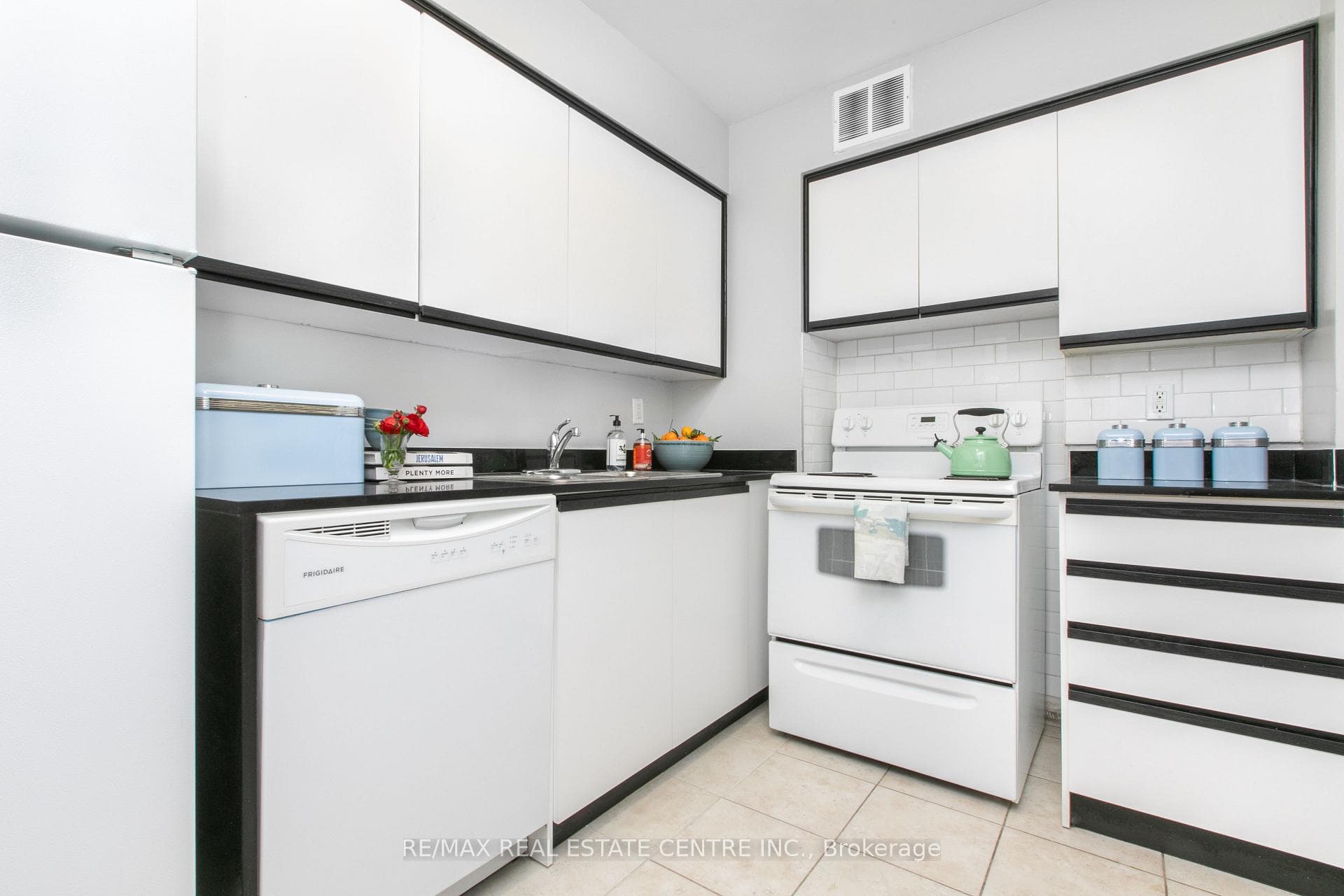 100 Graydon Hall Drive Unit 1410 photo 14
