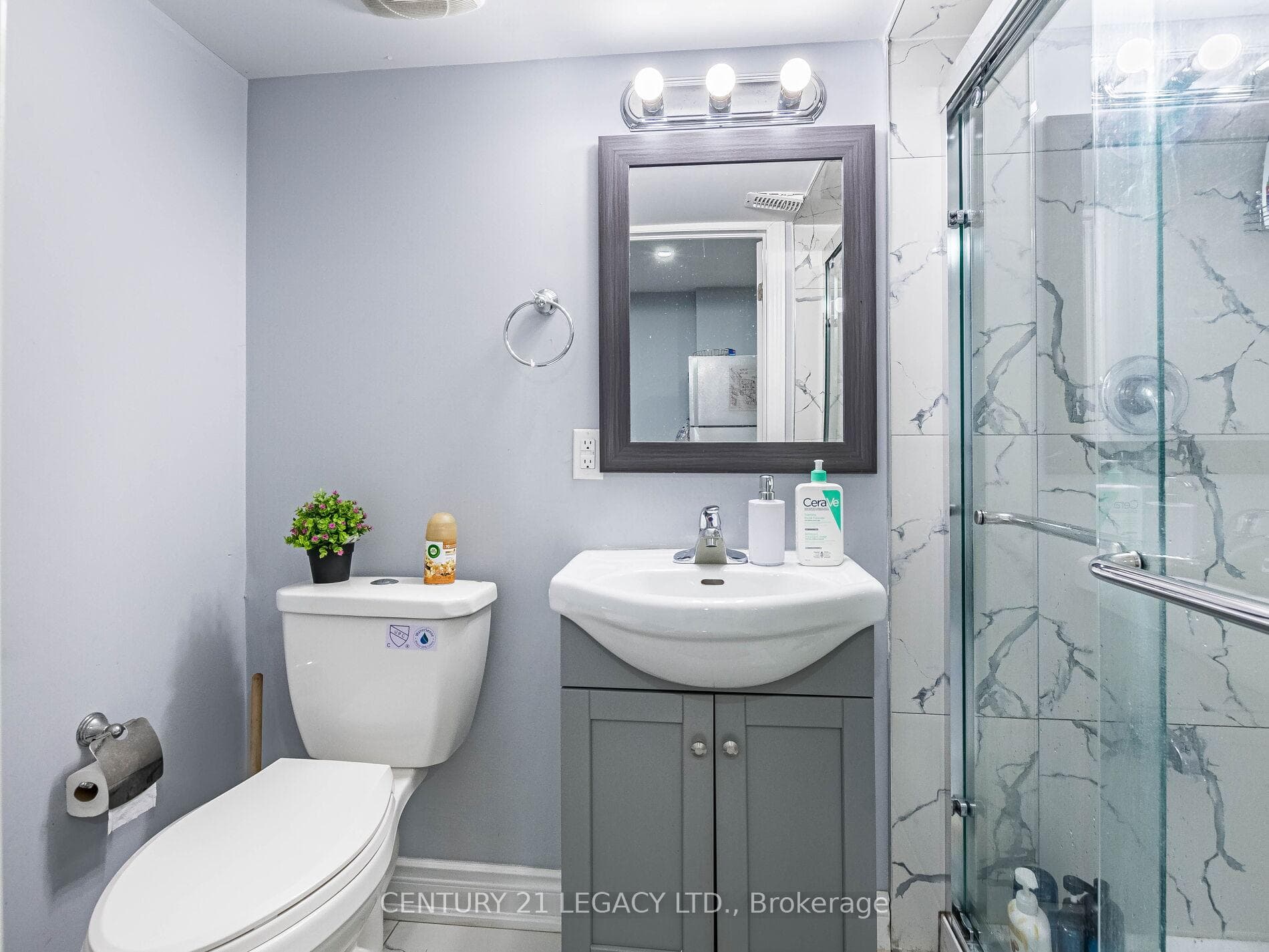 82 Monaco Court photo 34