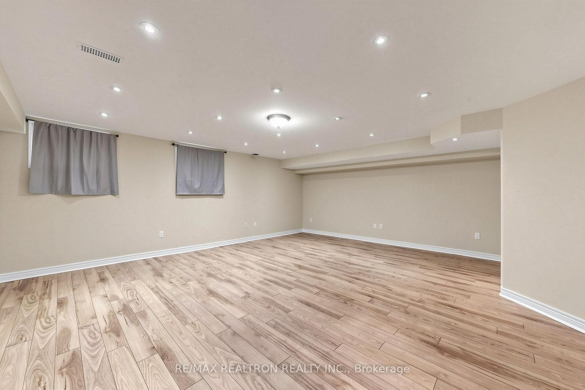 142 Mistywood Crescent photo 41