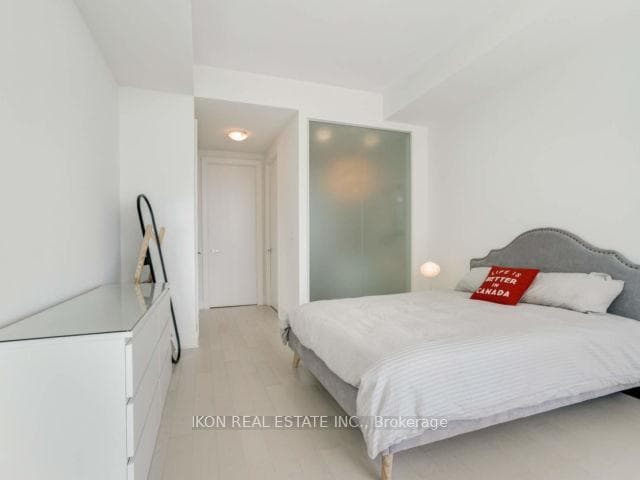 29 Queens Quay Unit 302 photo 16