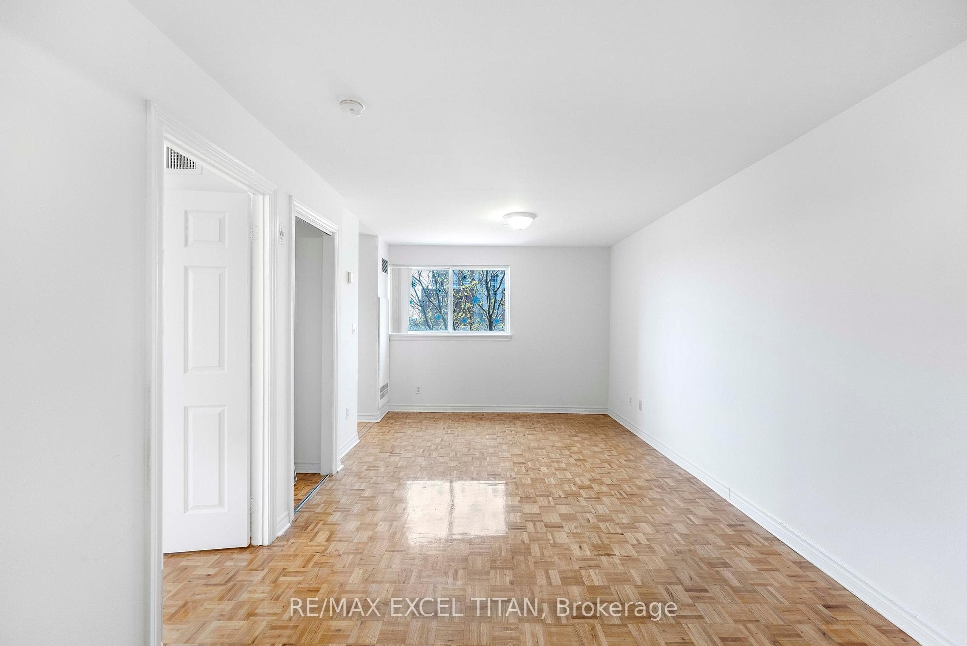 1407 Dupont Street Unit 409 photo 3