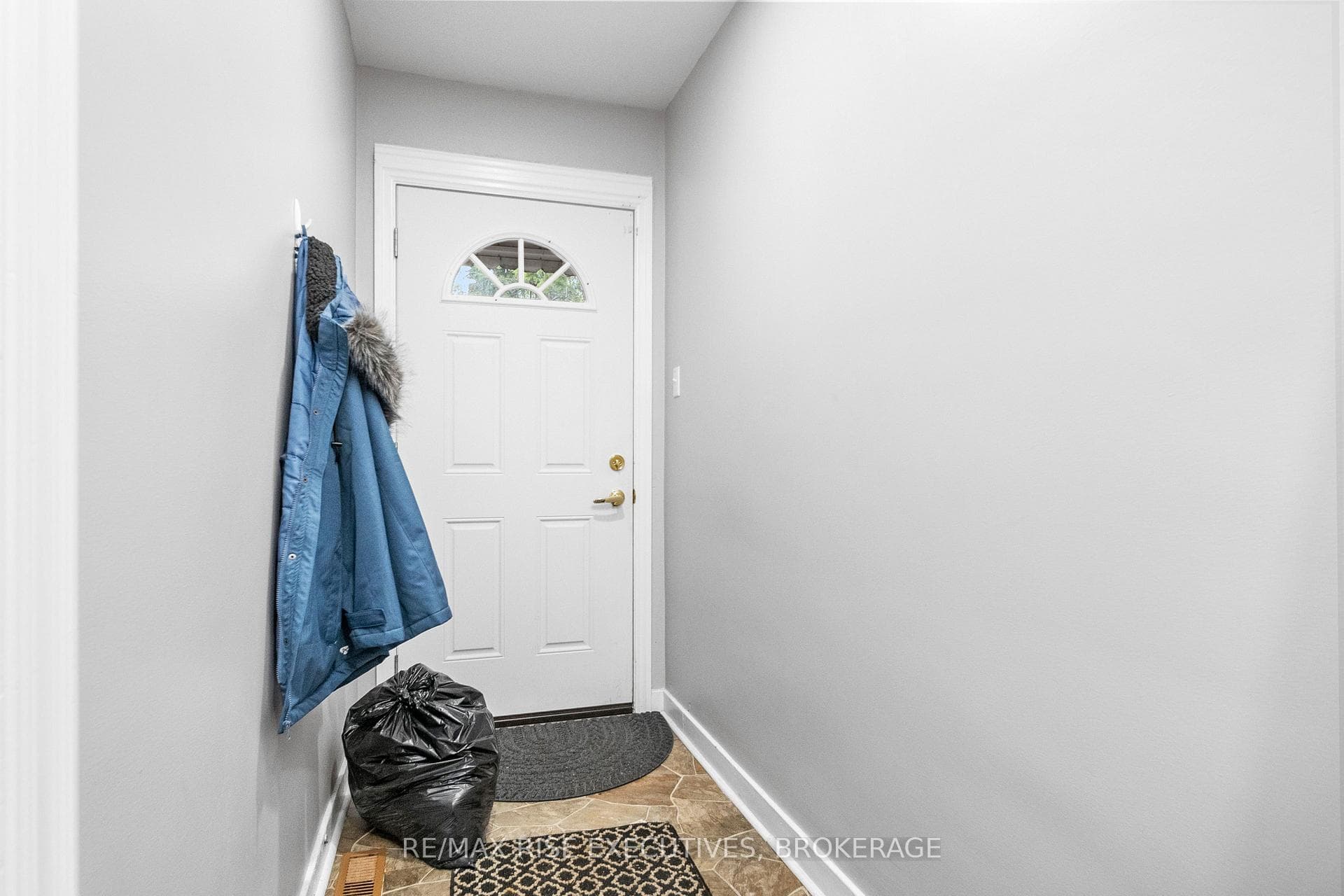 89 DUNDAS Street photo 20