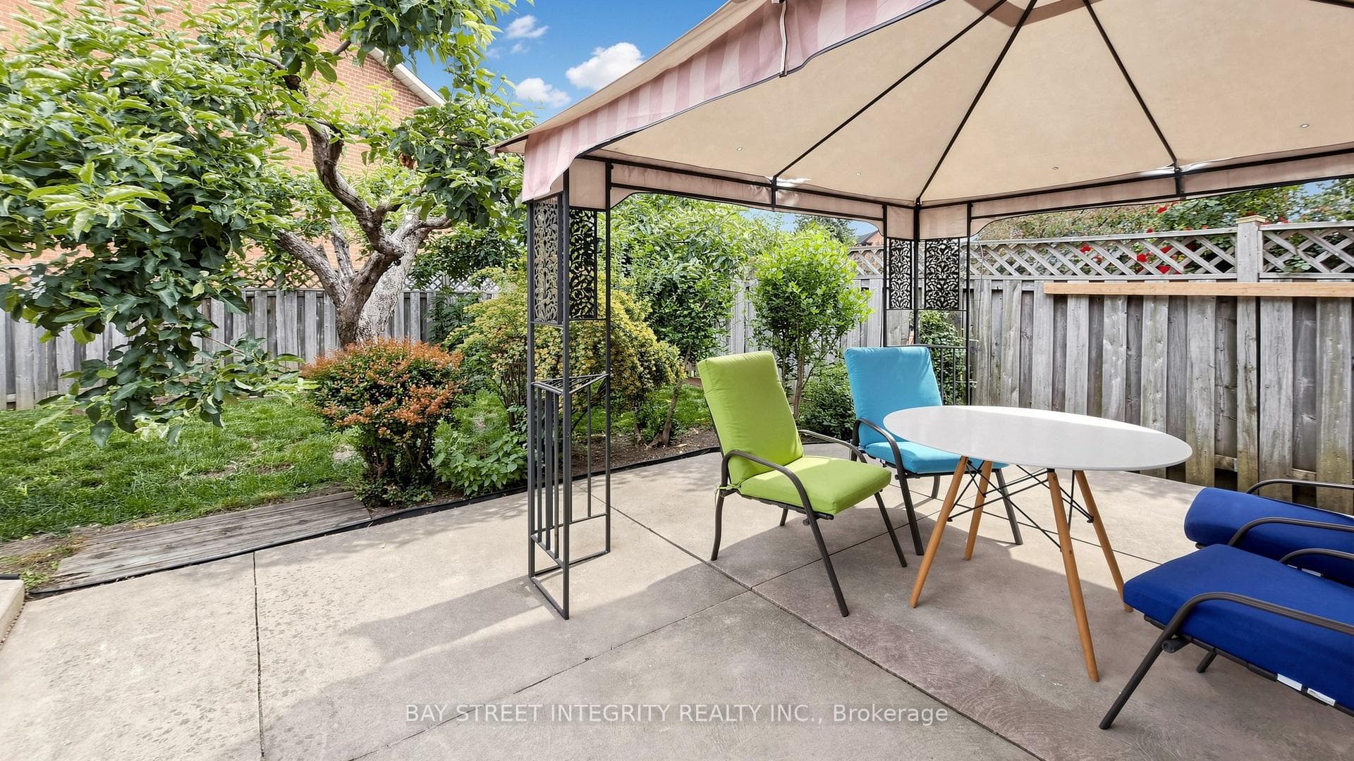 158 Largo Crescent photo 50