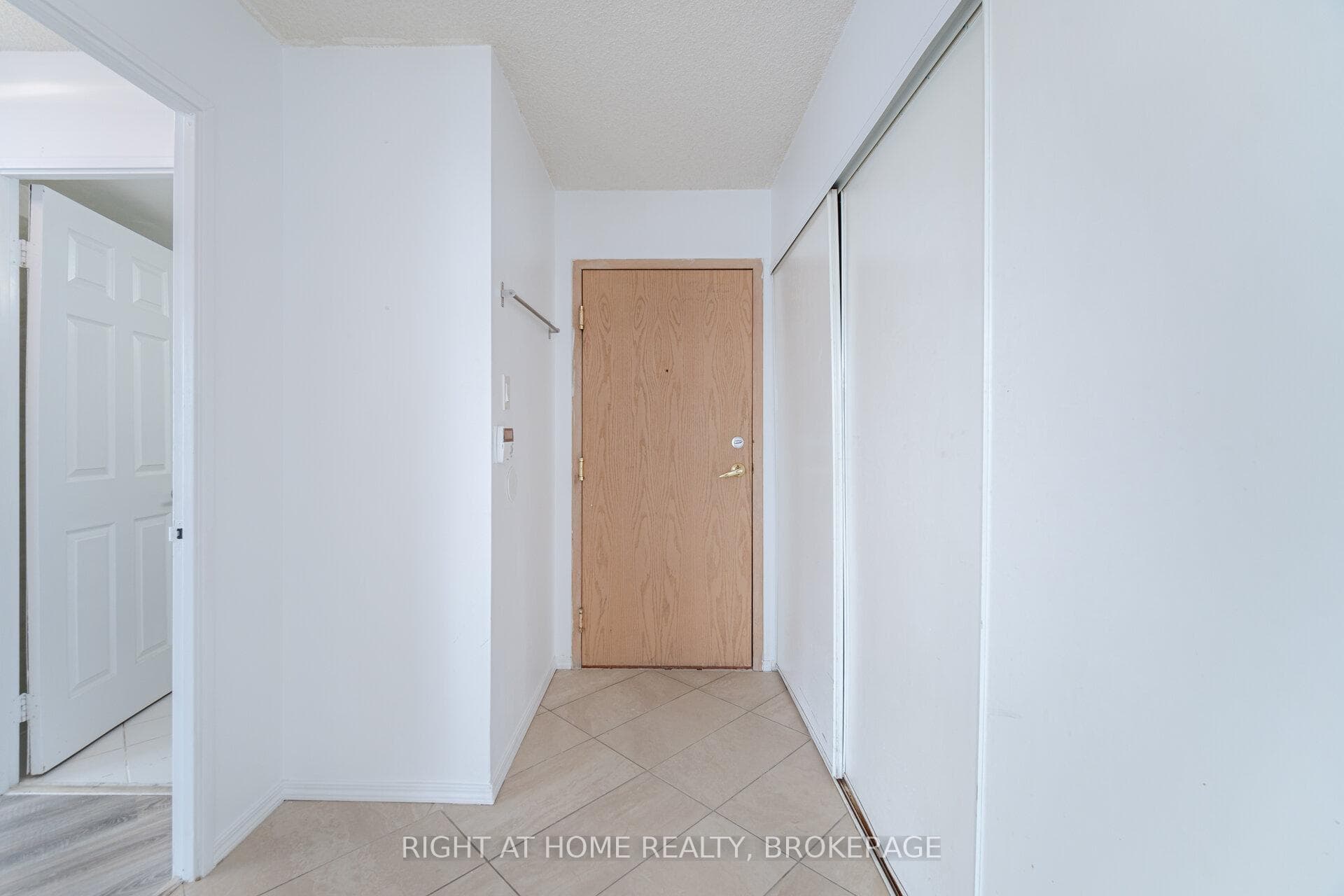 55 Elm Dr Elm Drive Unit 1112 photo 6